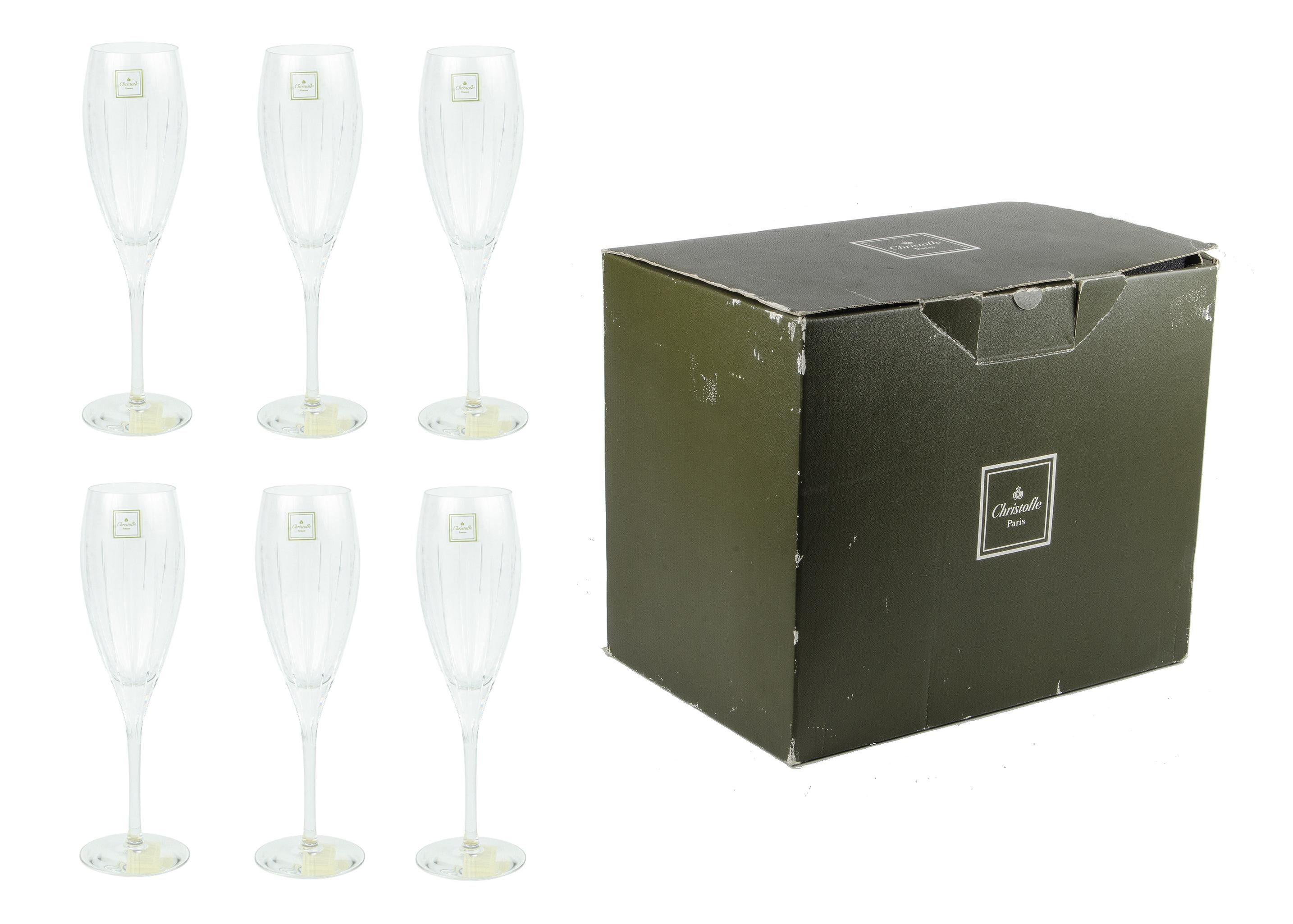 Ensemble de six flûtes à champagne en cristal soufflé des années 1990.  Collection 'Iriana' avec boîte par Christofle, France

Par : Christofle
Matériau : verre, verre soufflé, cristal, papier
Technique : pressé, moulé
Dimensions : 2.5 in x 8.5