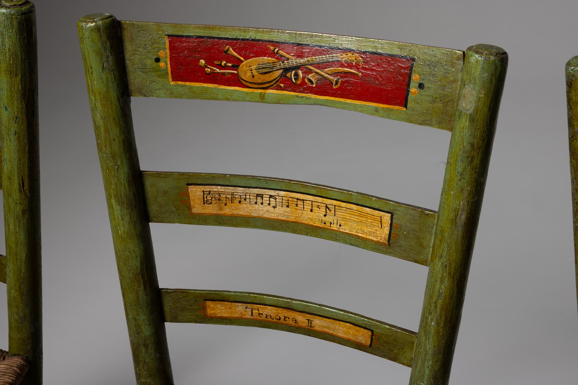 Conjunto de seis sillas del siglo XIX procedentes de un antiguo teatro italiano Hecho a mano en venta