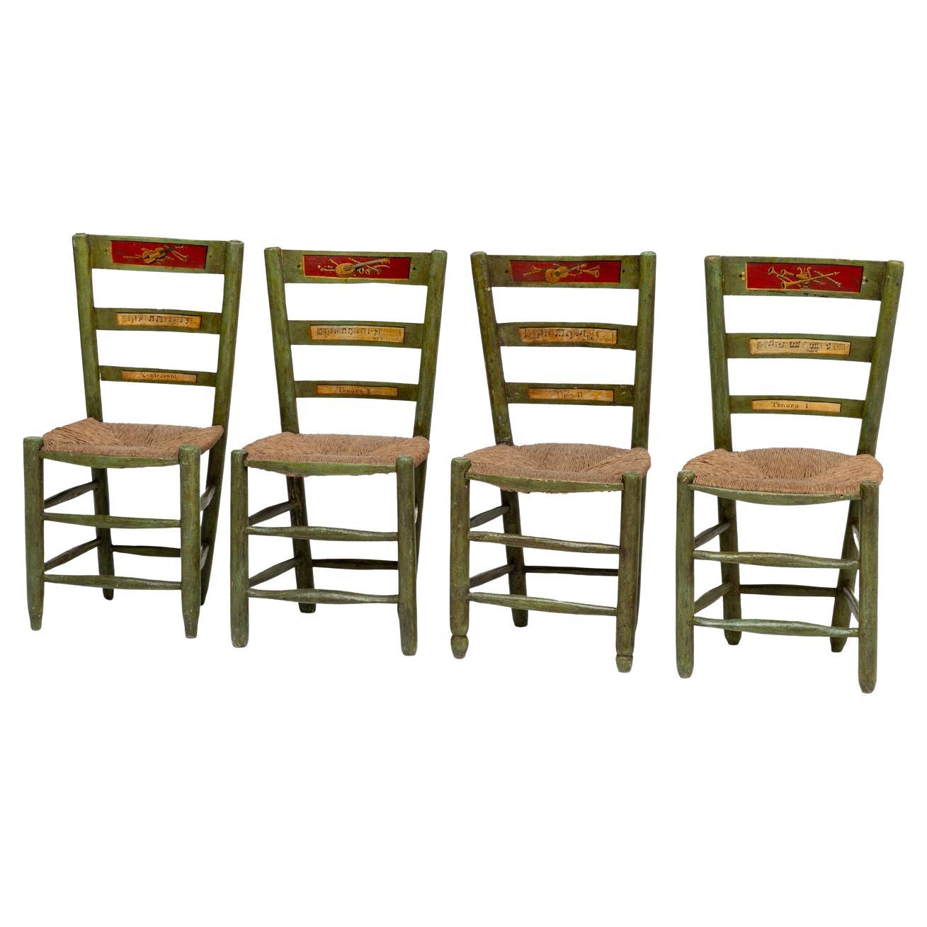 Conjunto de seis sillas del siglo XIX procedentes de un antiguo teatro italiano en venta