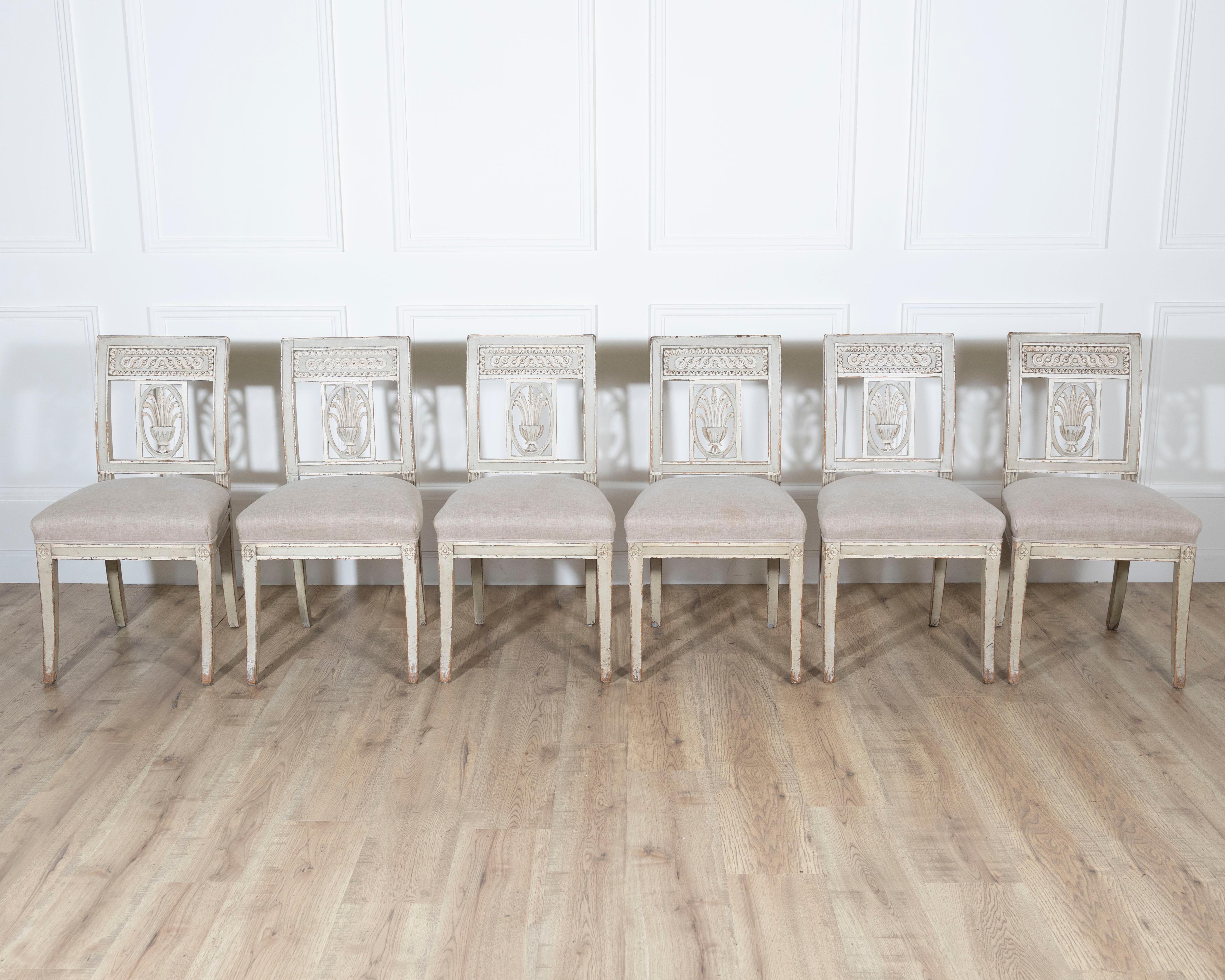 Set of Six 19th Century Directoire Style Carved Wood Chairs (Gemalt) im Angebot