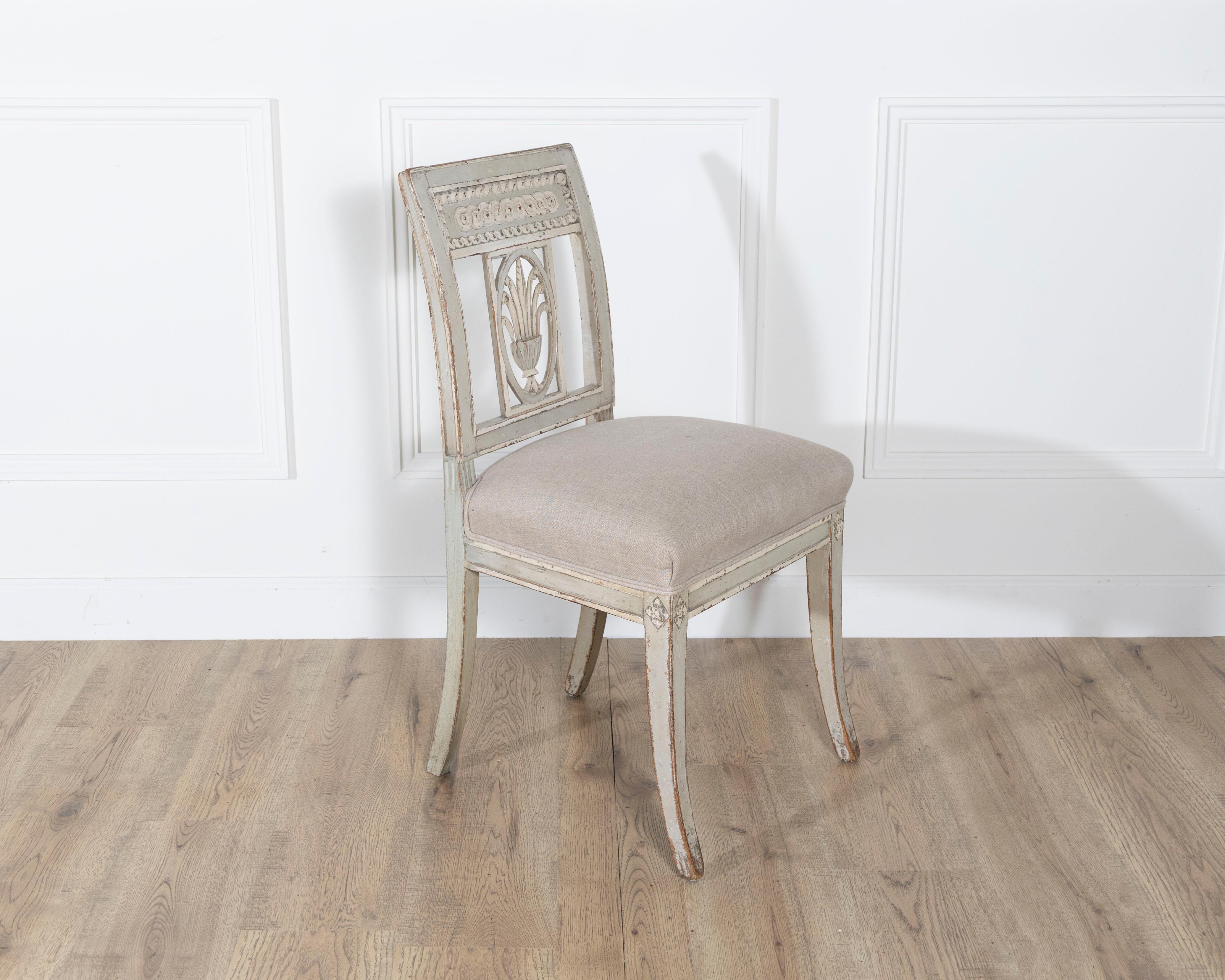 Set of Six 19th Century Directoire Style Carved Wood Chairs (19. Jahrhundert) im Angebot