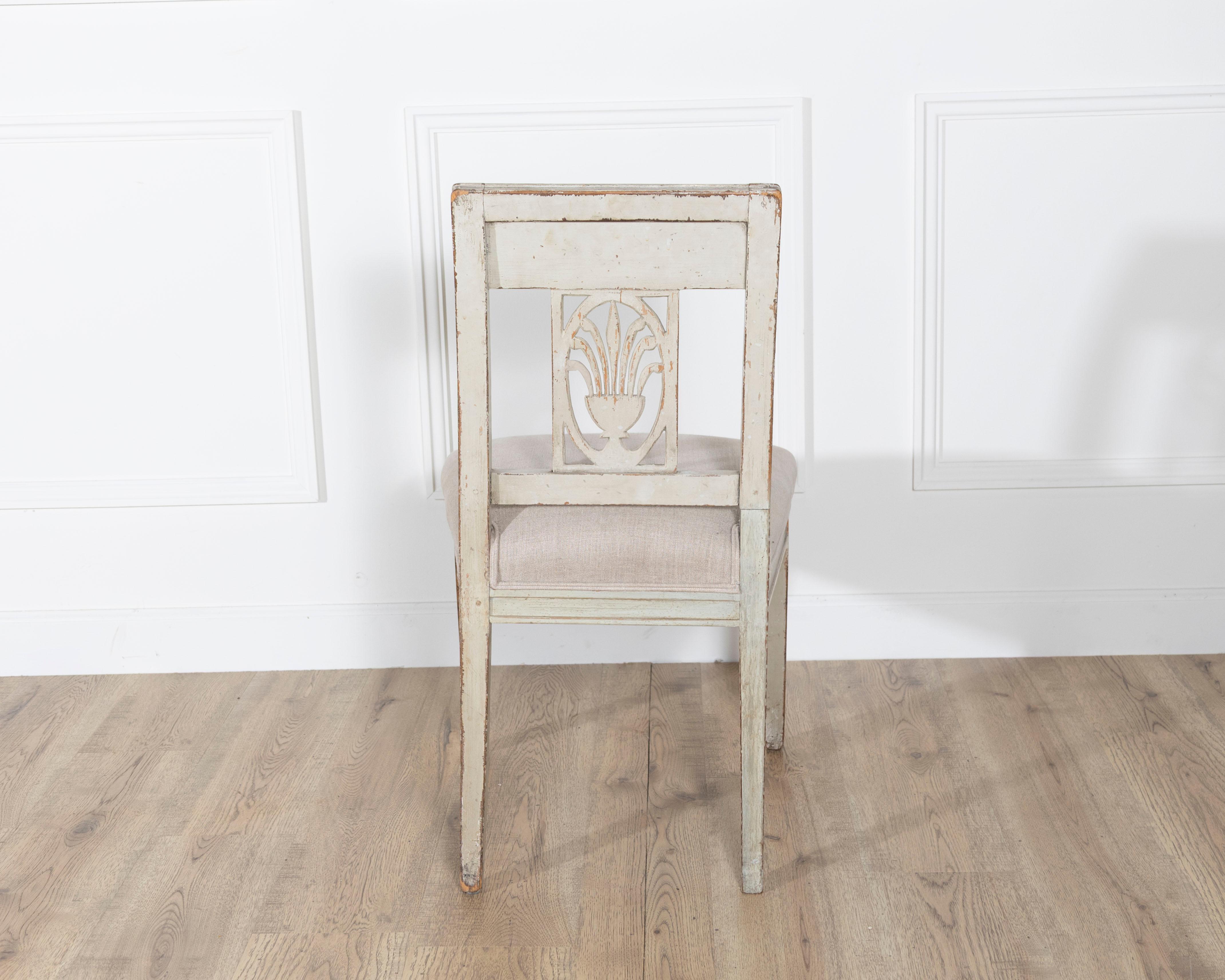 Set of Six 19th Century Directoire Style Carved Wood Chairs im Angebot 1