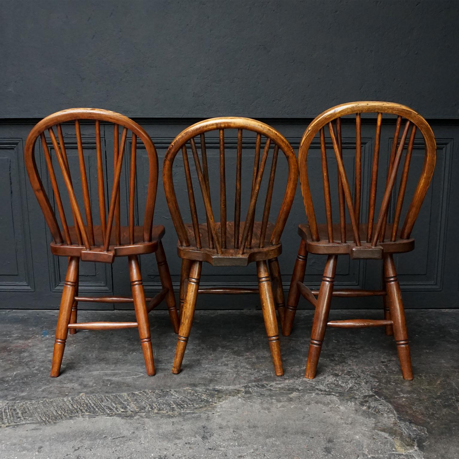 Set of six 19th Century English Windsor Elmwood Hoop Back Kitchen Table Chairs 3