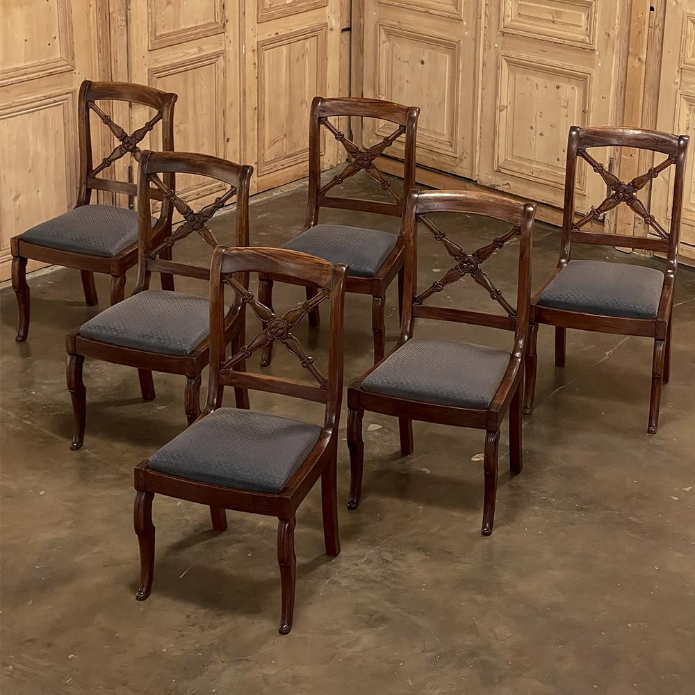Francese Set di sei sedie da pranzo in legno di noce Charles X del XIX secolo in vendita