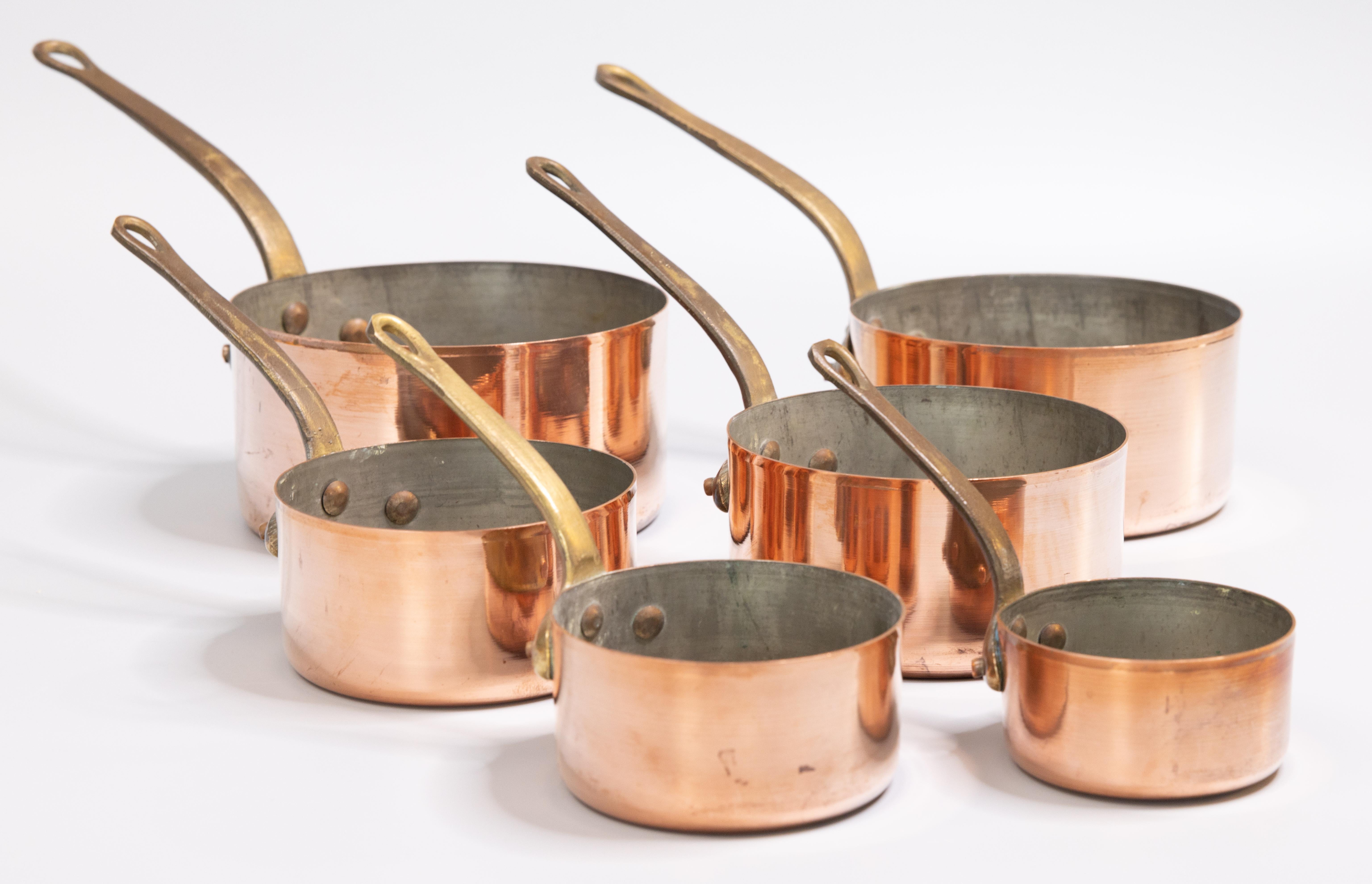 Set of Six 19th Century French Graduated Set of Copper & Brass Pots Sauce Pans In Good Condition In Pearland, TX