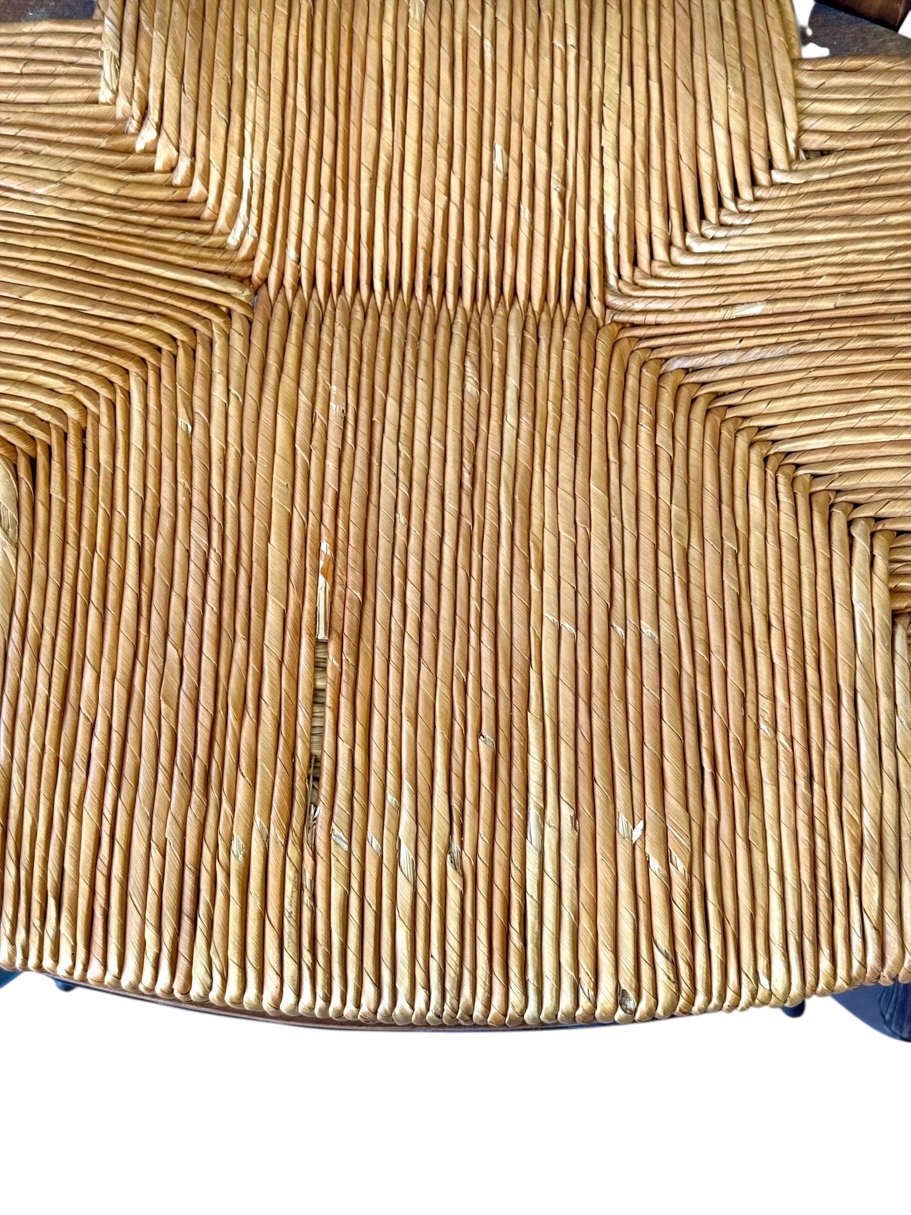 Sechs Stühle aus Nussbaumholz im französischen Provinzialstil des 19. Jahrhunderts mit Sitzflächen aus Binsen im Angebot 10