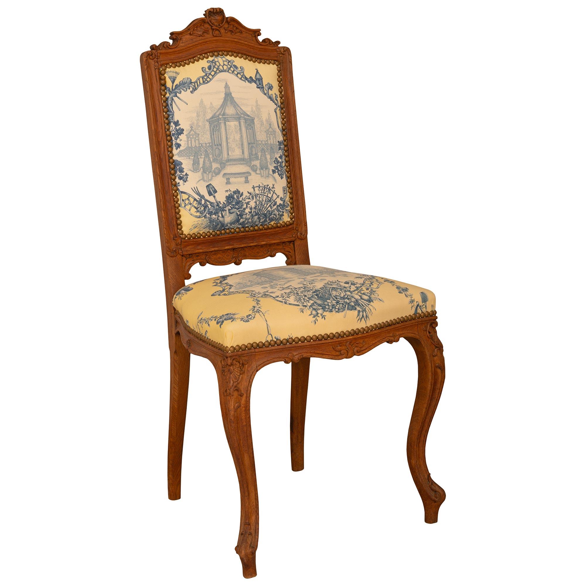 Francese Set di sei sedie da pranzo francesi con schienale alto del XIX secolo in stile Luigi XVI intagliato in vendita
