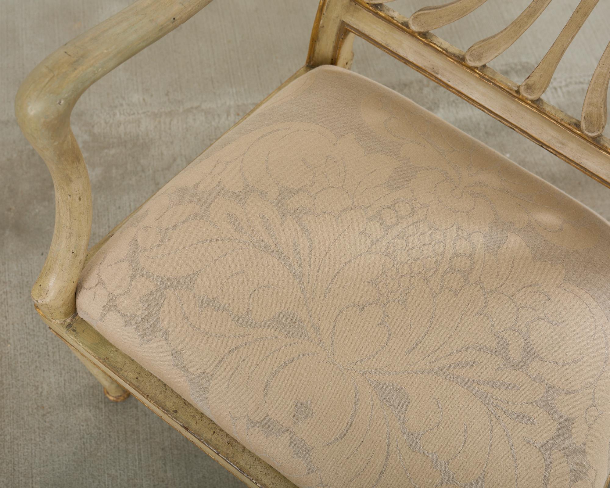 Ensemble de six fauteuils de salle à manger de style néoclassique italien du XIXe siècle en vente 4