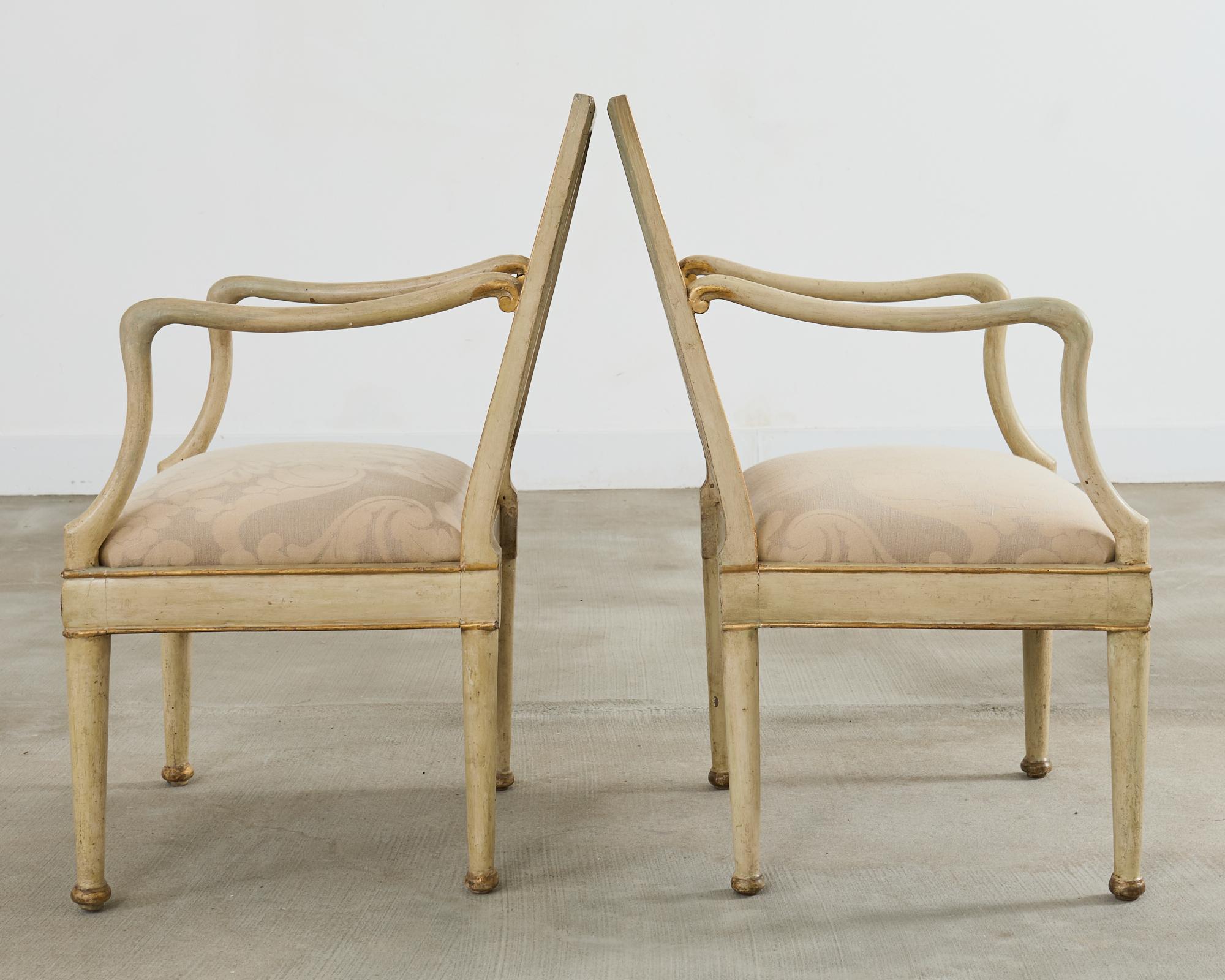 Ensemble de six fauteuils de salle à manger de style néoclassique italien du XIXe siècle en vente 5