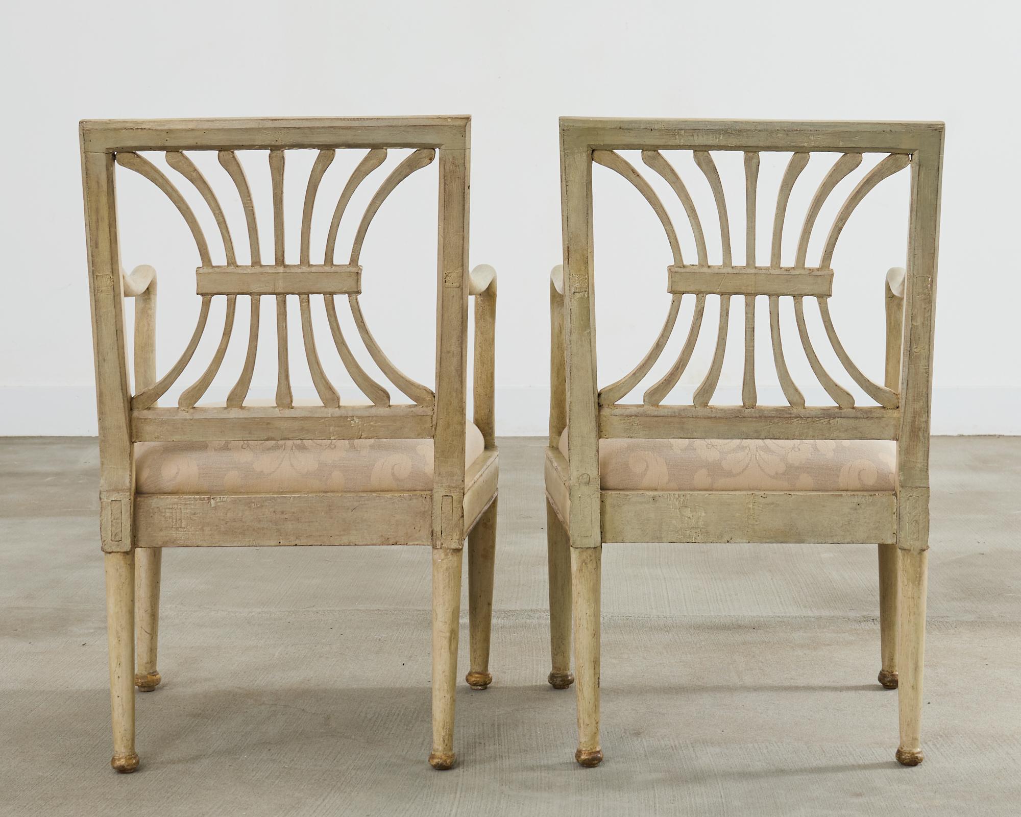 Ensemble de six fauteuils de salle à manger de style néoclassique italien du XIXe siècle en vente 7