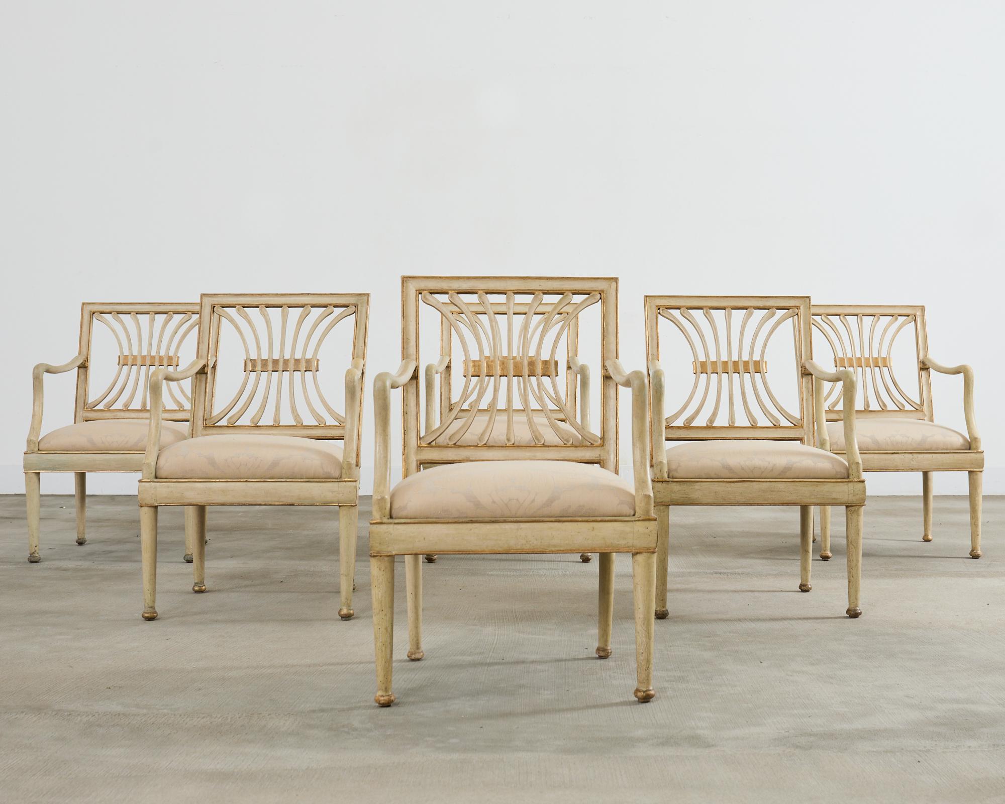 Laqué Ensemble de six fauteuils de salle à manger de style néoclassique italien du XIXe siècle en vente