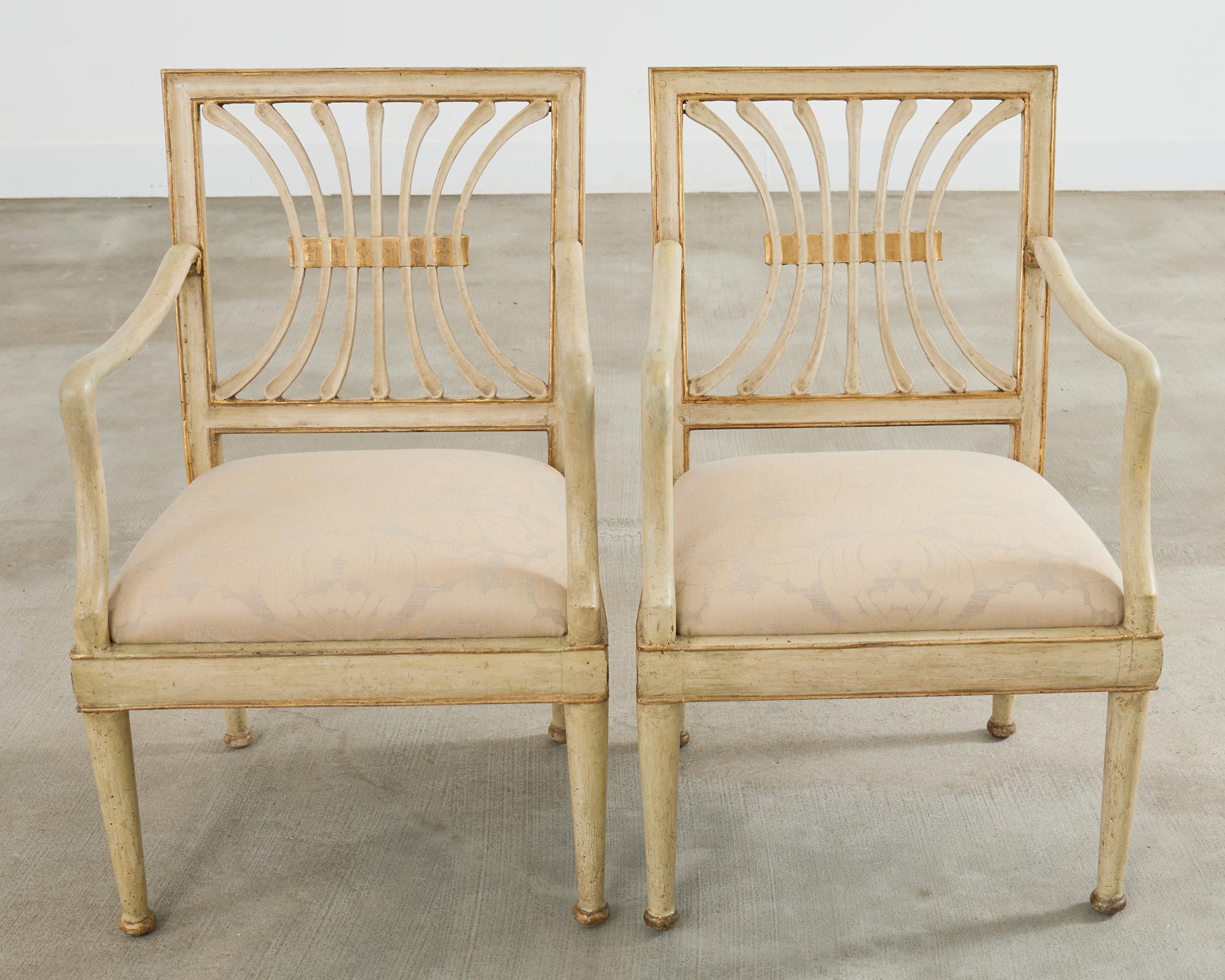 Tissu Ensemble de six fauteuils de salle à manger de style néoclassique italien du XIXe siècle en vente