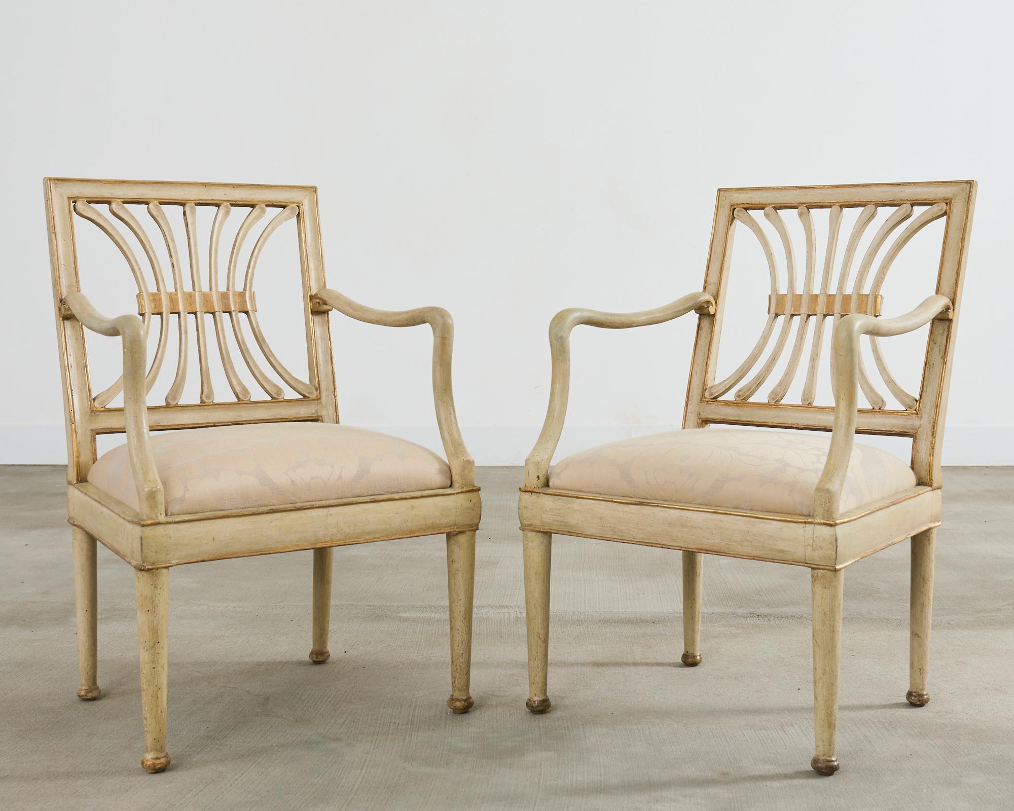 Ensemble de six fauteuils de salle à manger de style néoclassique italien du XIXe siècle en vente 1