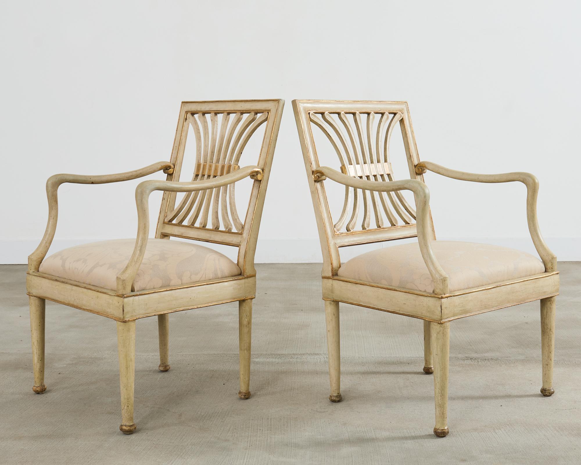 Ensemble de six fauteuils de salle à manger de style néoclassique italien du XIXe siècle en vente 2
