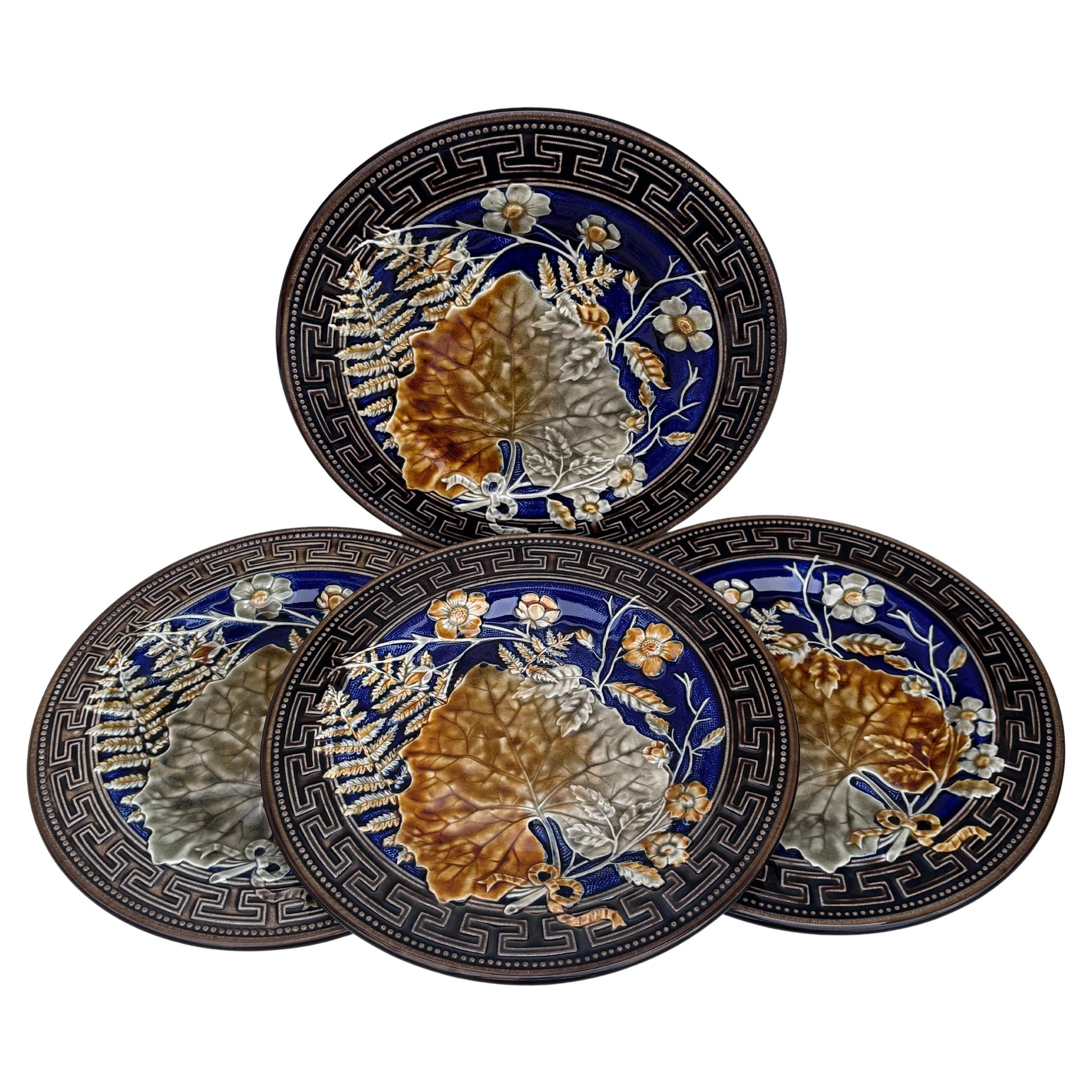 Lote de Seis Platos de Mayólica del Siglo XIX Hojas y Flores Choisy Le Roi
