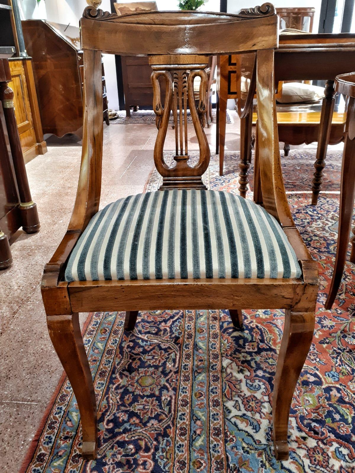 Set of six 19th Century Napoleon III Walnut Gondola Chairs Restored  For Sale 5