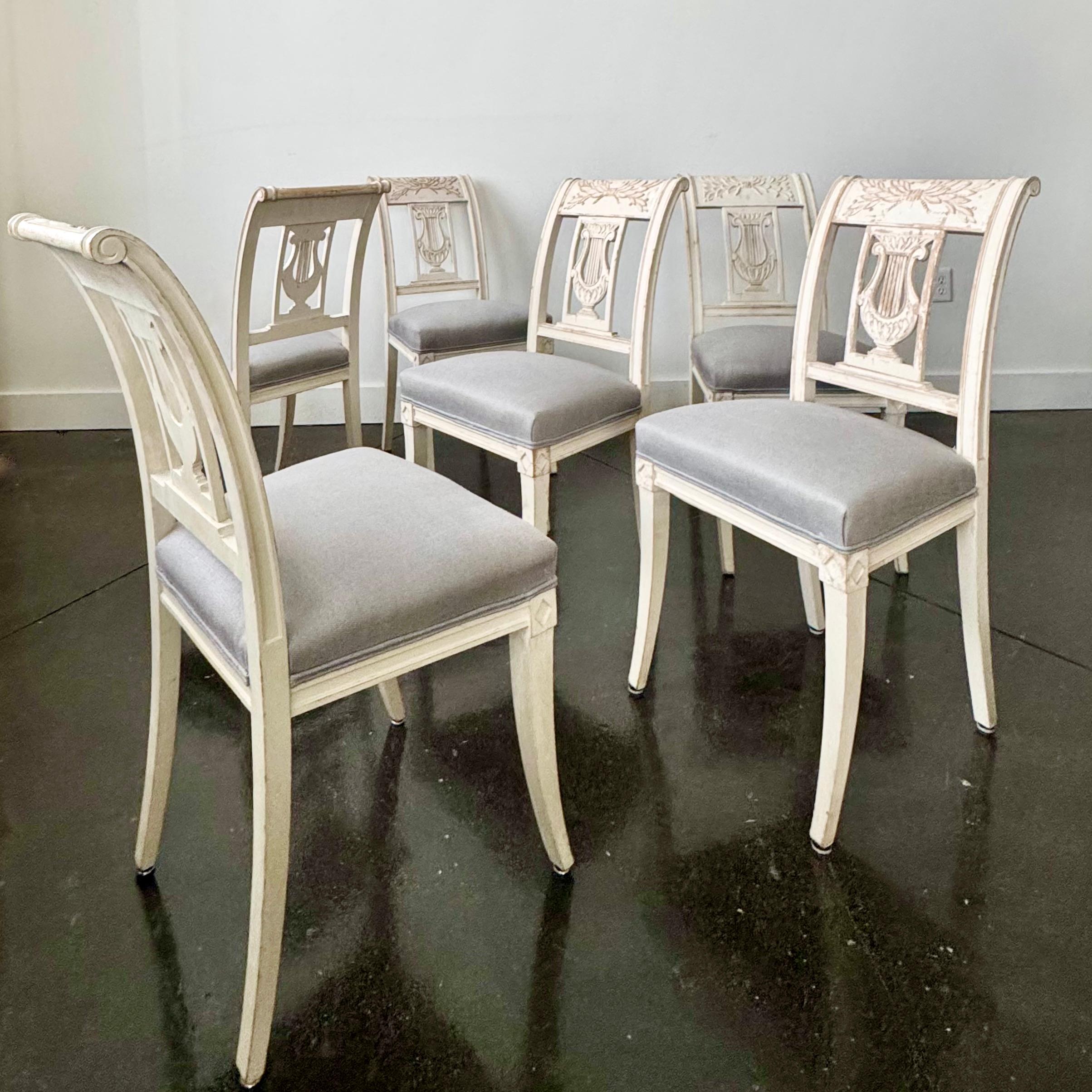 Svedese Set di sei sedie da pranzo con schienale intagliato svedesi del XIX secolo in vendita