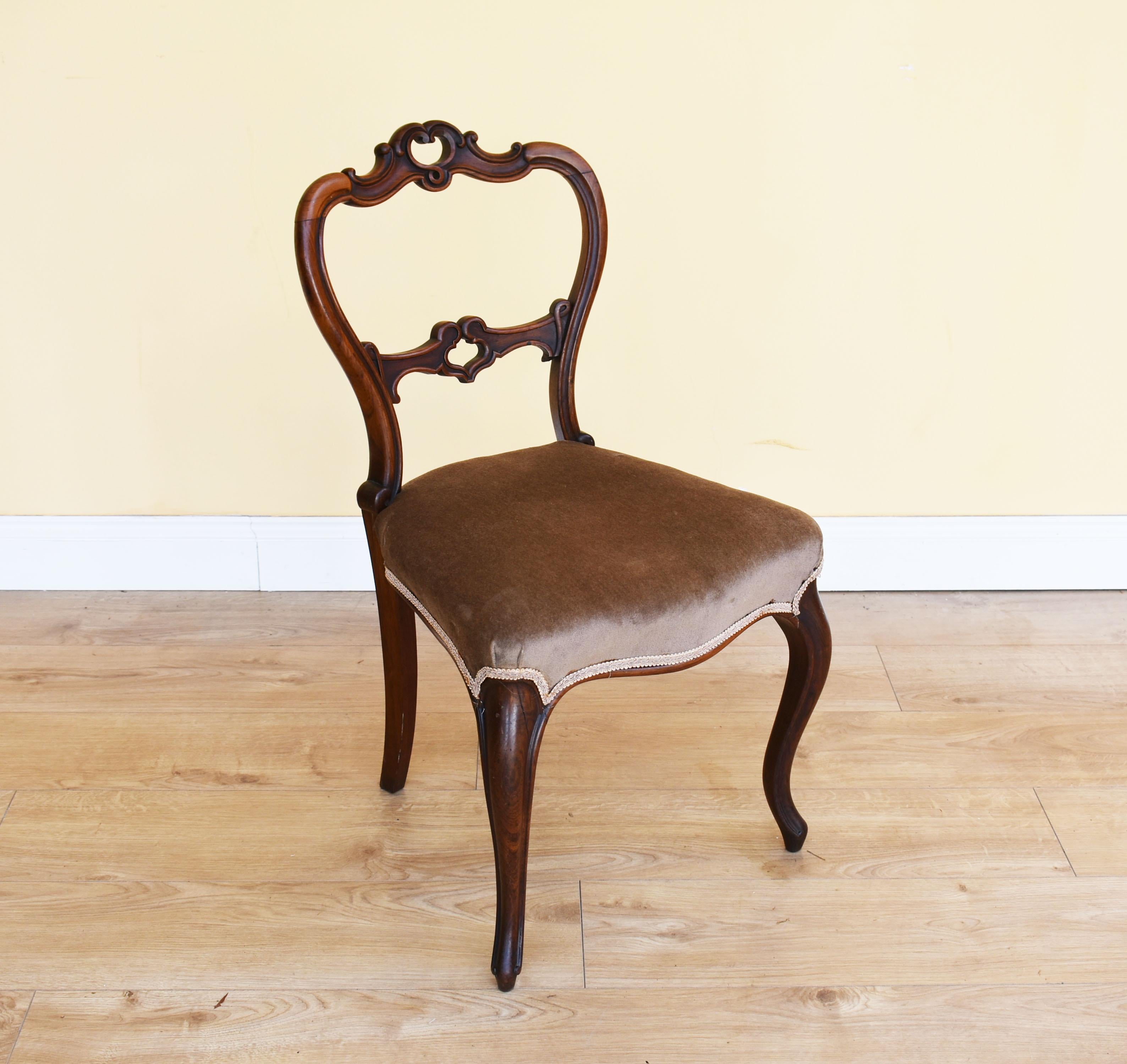 For sale is a good quality set of six Victorian rosewood dining chairs, each with shaped backs above an upholstered seat, standing on elegant cabriole legs. All of the chairs are in good condition, being structurally sound and all of the upholstery