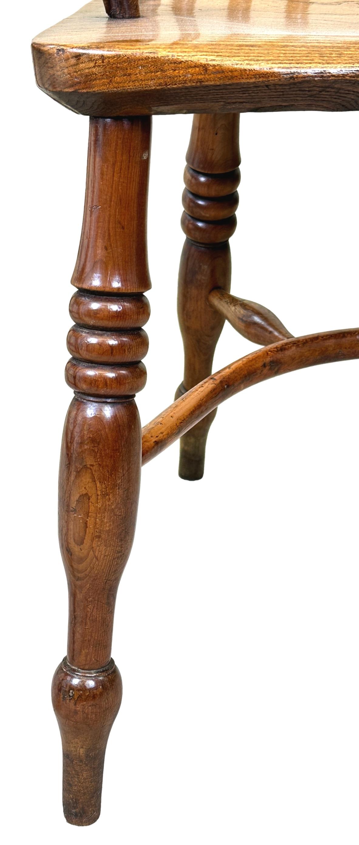 Set di sei sedie Windsor in legno di tasso del XIX secolo in vendita 8