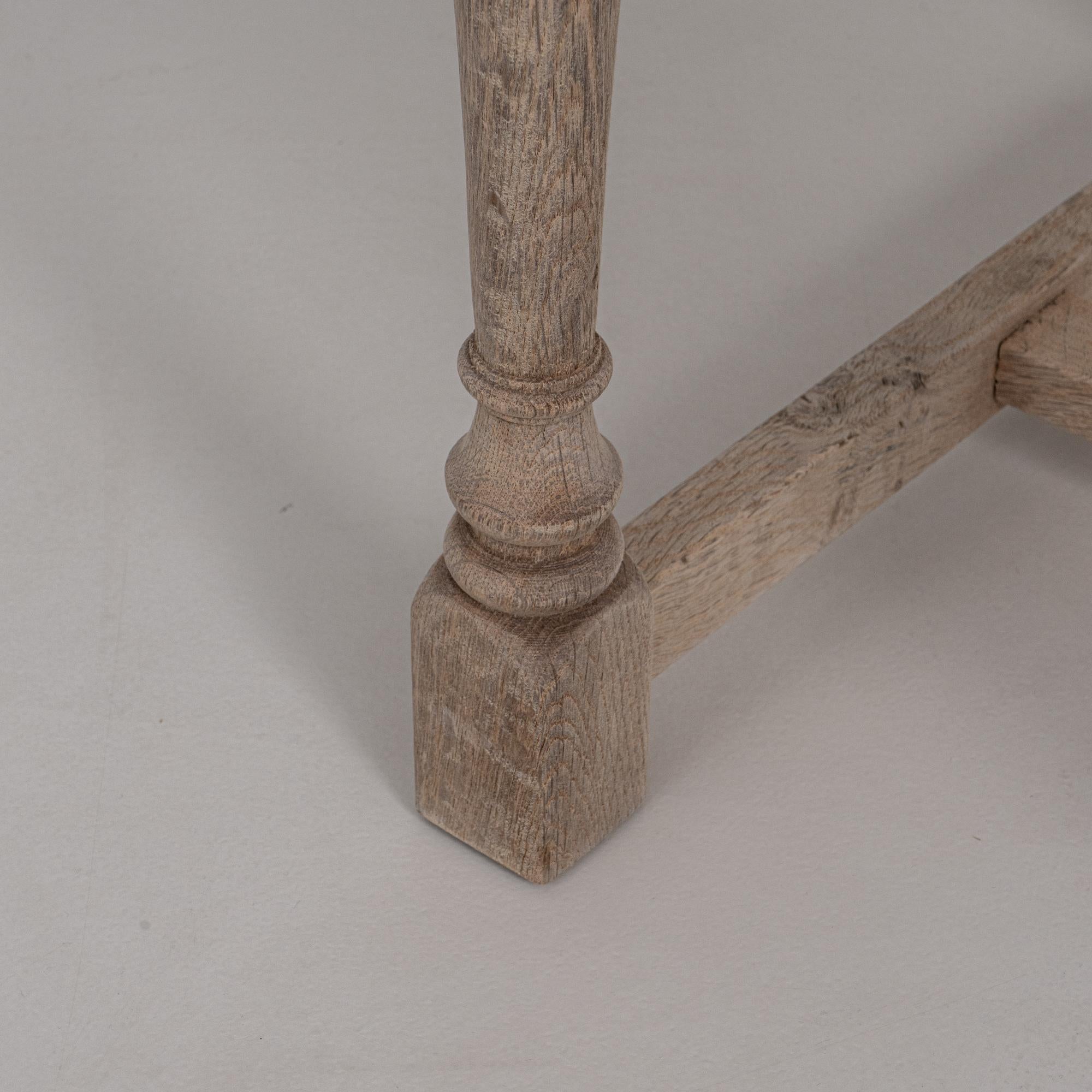 Set di sei sedie da pranzo in quercia imbottite del 20° secolo in Belgio con schienale a scaletta in Oak in vendita 4