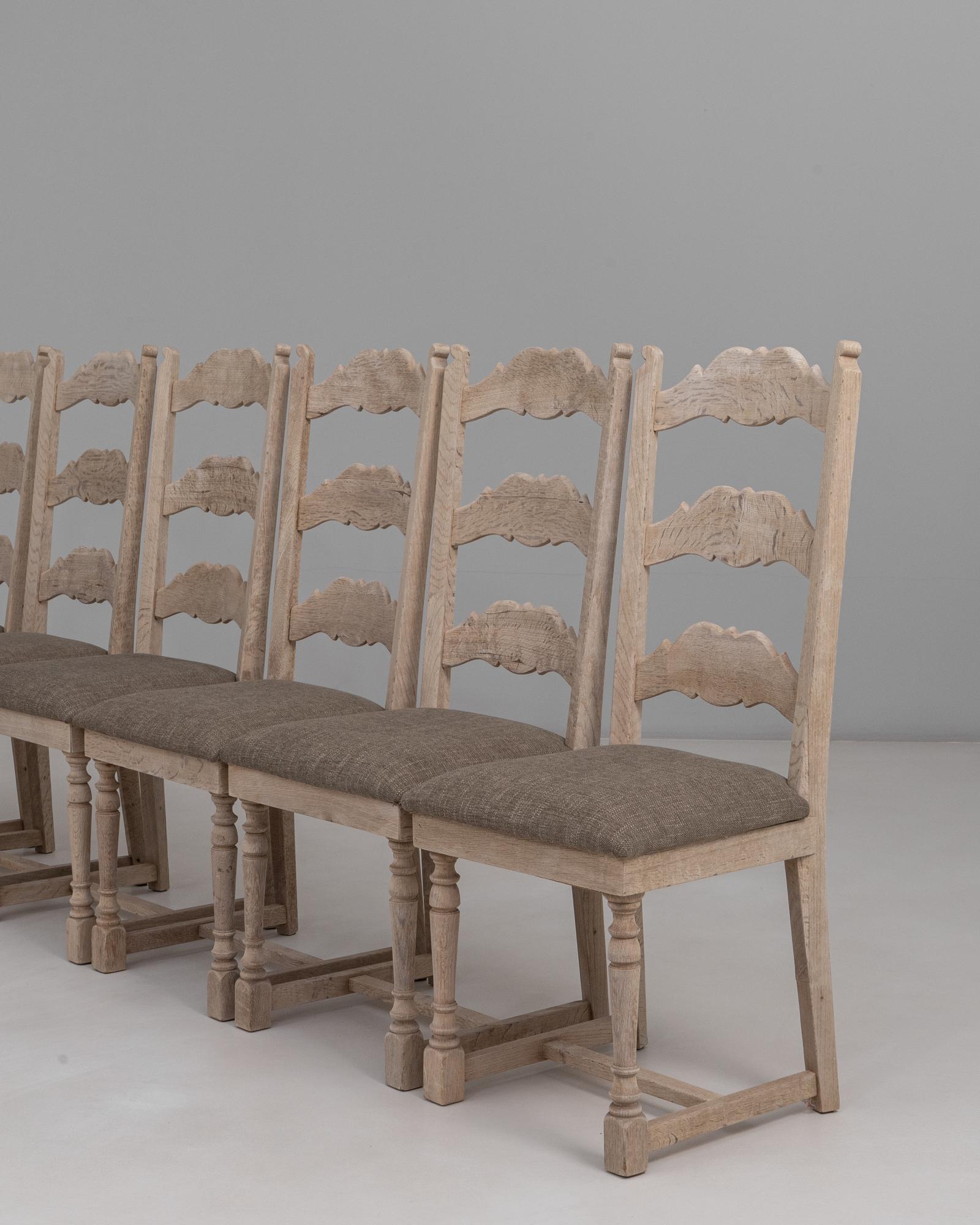 Set di sei sedie da pranzo in quercia imbottite del 20° secolo in Belgio con schienale a scaletta in Oak in vendita 7