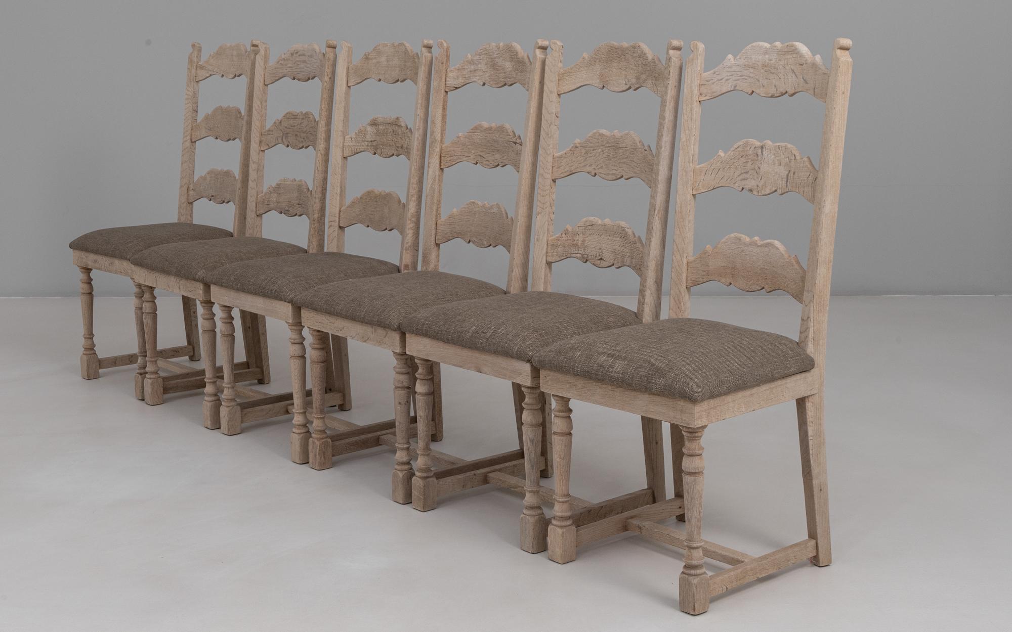 Set di sei sedie da pranzo in quercia imbottite del 20° secolo in Belgio con schienale a scaletta in Oak in vendita 8