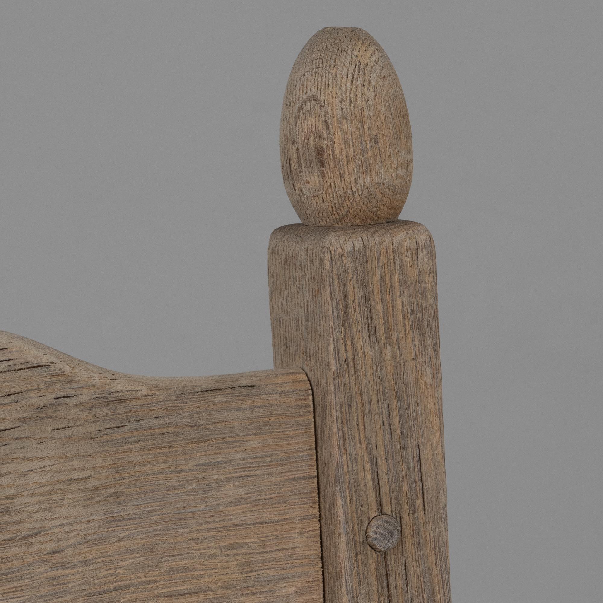 Set di sei sedie da pranzo in quercia imbottite del 20° secolo in Belgio con schienale a scaletta in Oak In condizioni buone in vendita a High Point, NC