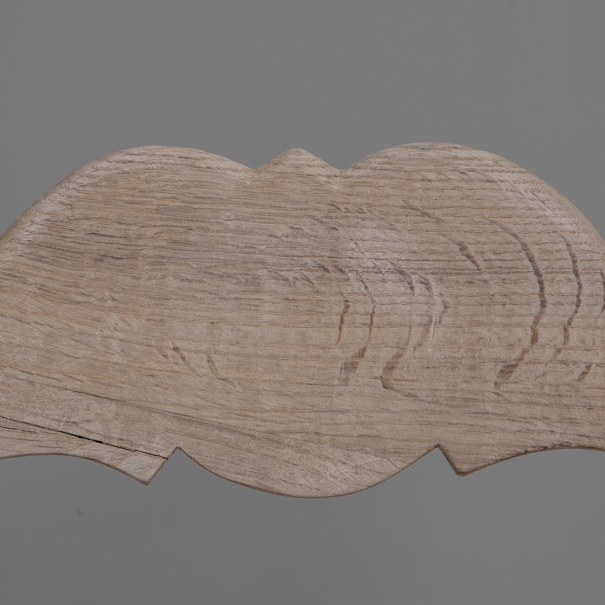 Set di sei sedie da pranzo in quercia imbottite del 20° secolo in Belgio con schienale a scaletta in Oak in vendita 2