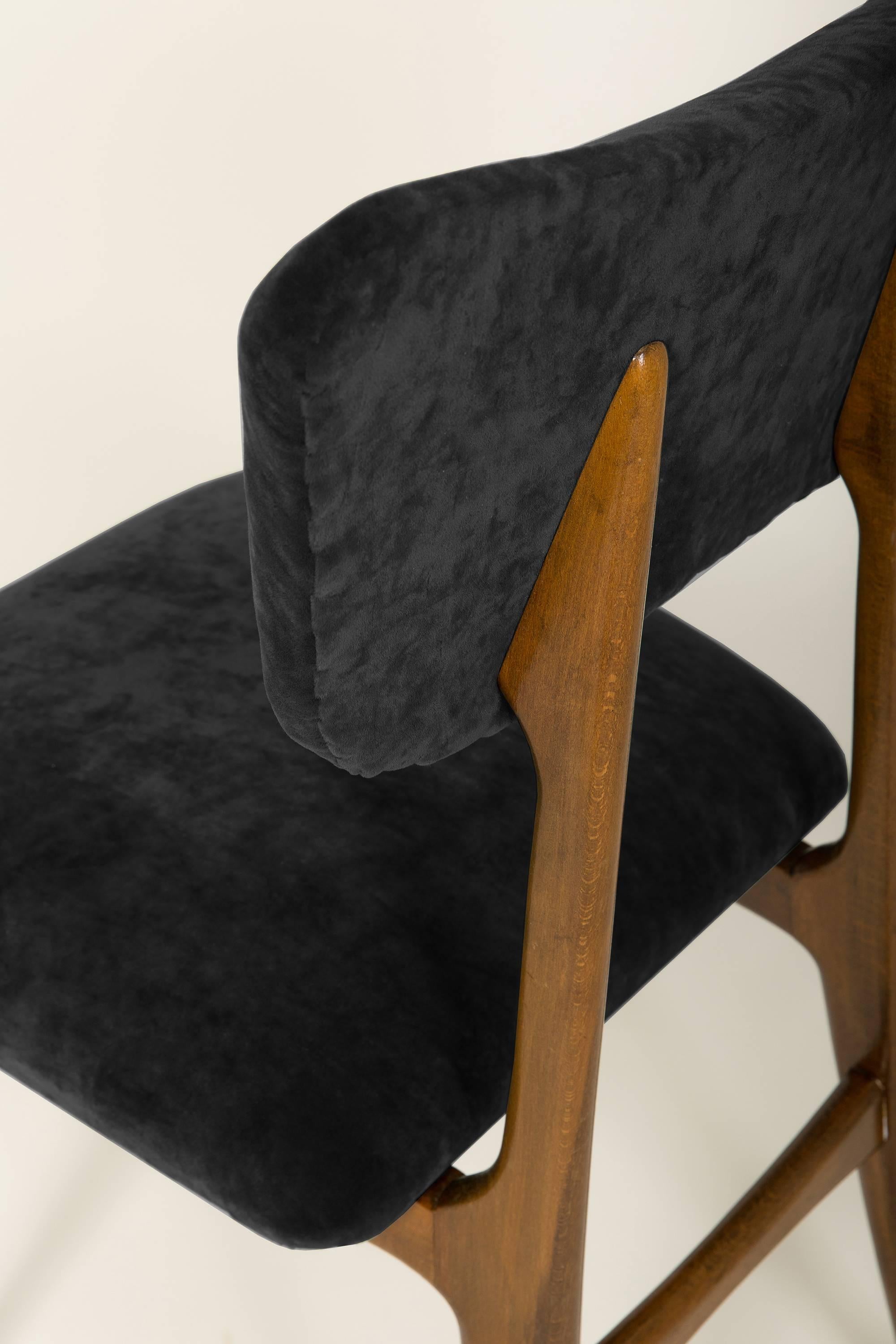 Set of Six 20th Century Black Velvet Chairs, 1960s In Excellent Condition For Sale In 05-080 Hornowek, PL