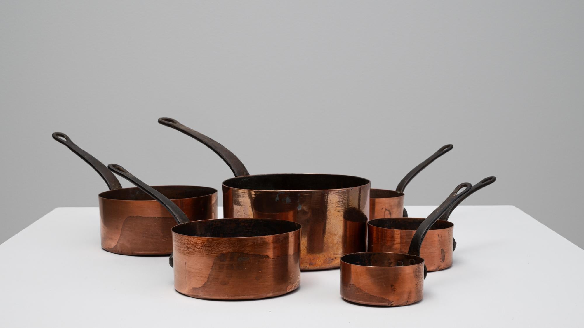 Satz von sechs französischen Messingtöpfen des 20. im Angebot 1