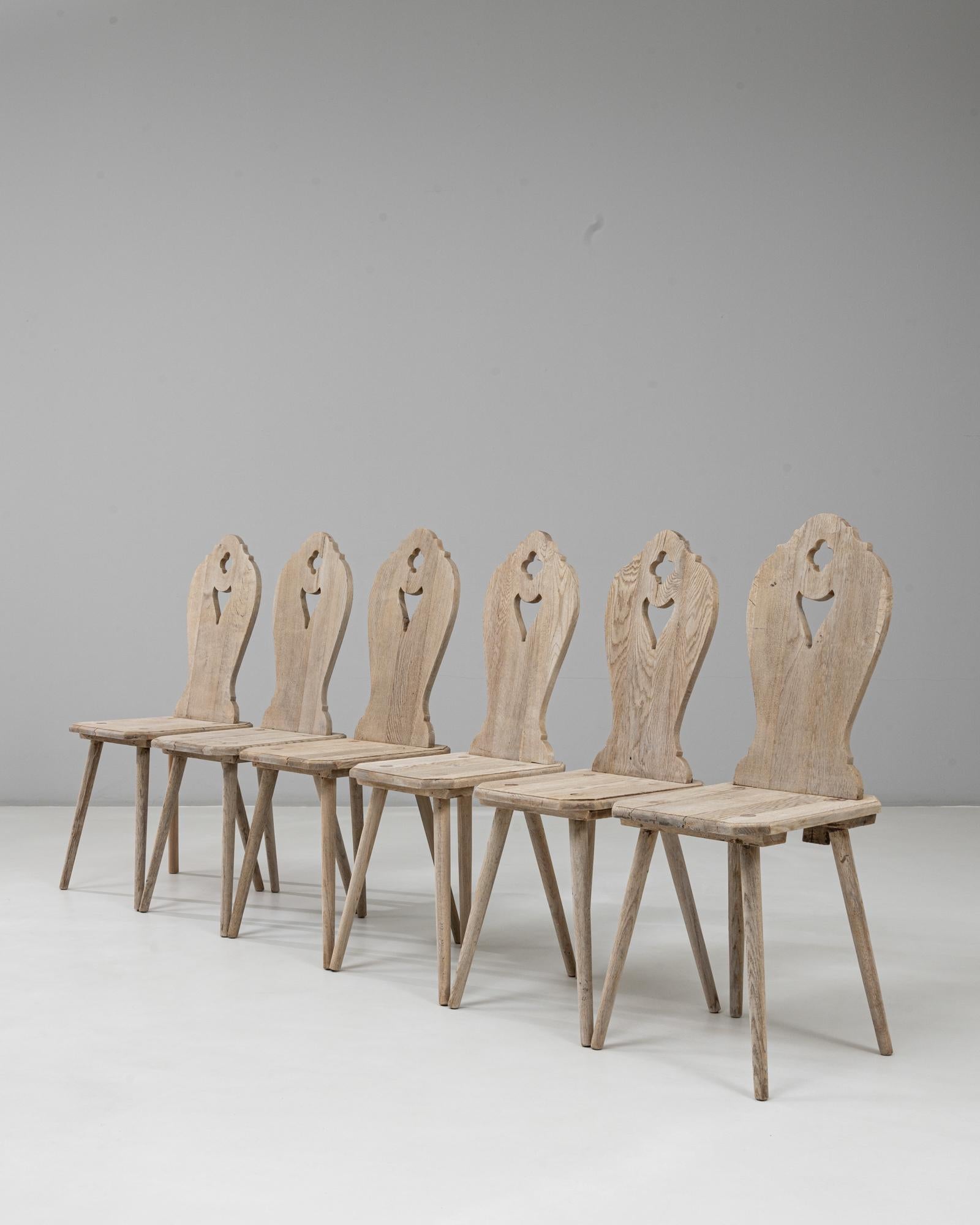 Ensemble de six chaises de salle à manger alpines en Oak français du 20e siècle en vente 4