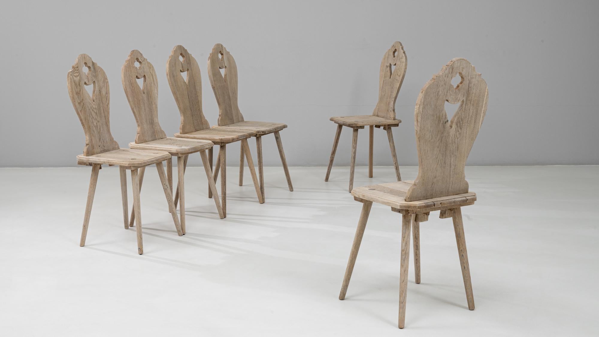 20ième siècle Ensemble de six chaises de salle à manger alpines en Oak français du 20e siècle en vente