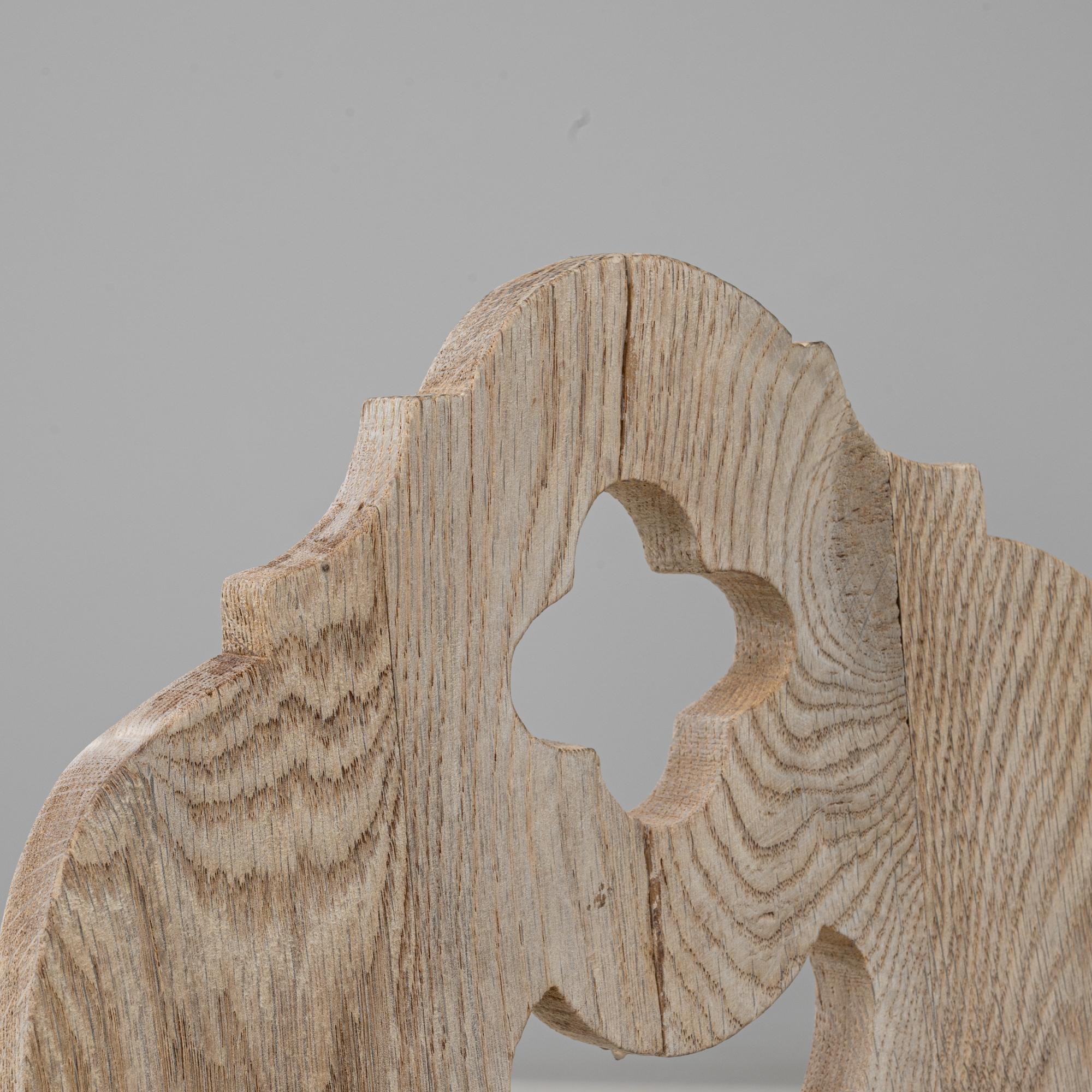 Chêne Ensemble de six chaises de salle à manger alpines en Oak français du 20e siècle en vente