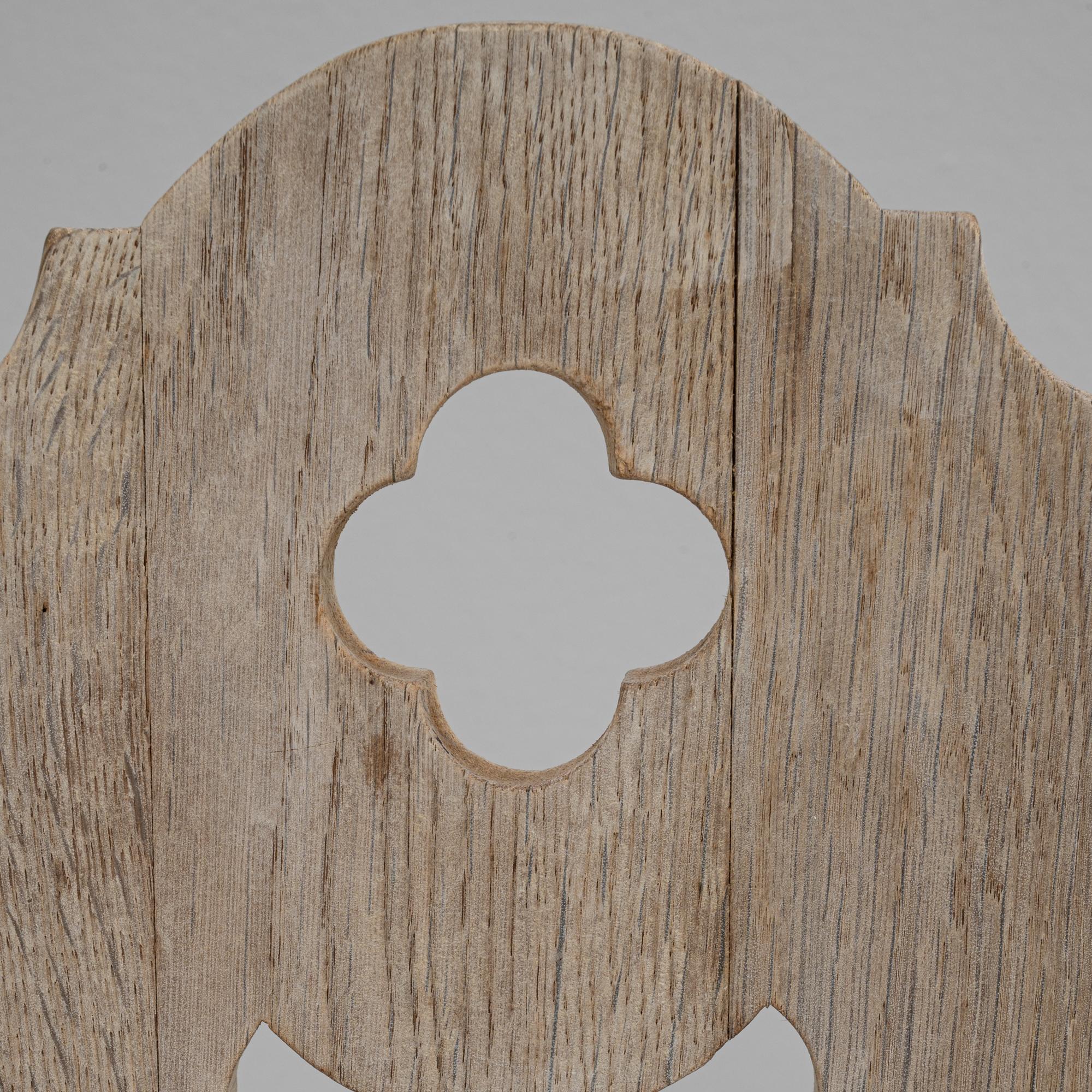 Ensemble de six chaises de salle à manger alpines en Oak français du 20e siècle en vente 1