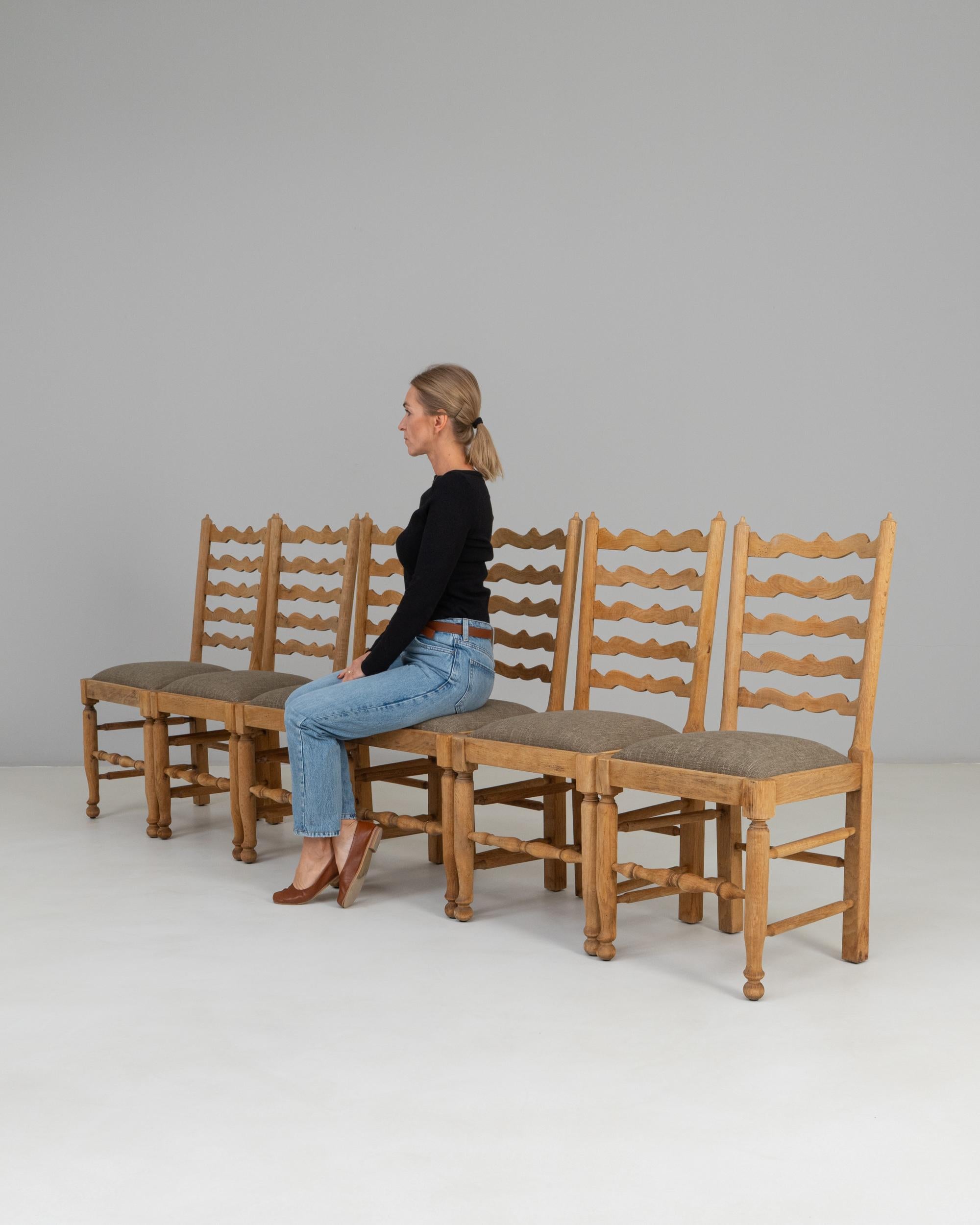 Set Of Six 20th Century French Oak Dining Chairs With Upholstered Seats in vendita 5
