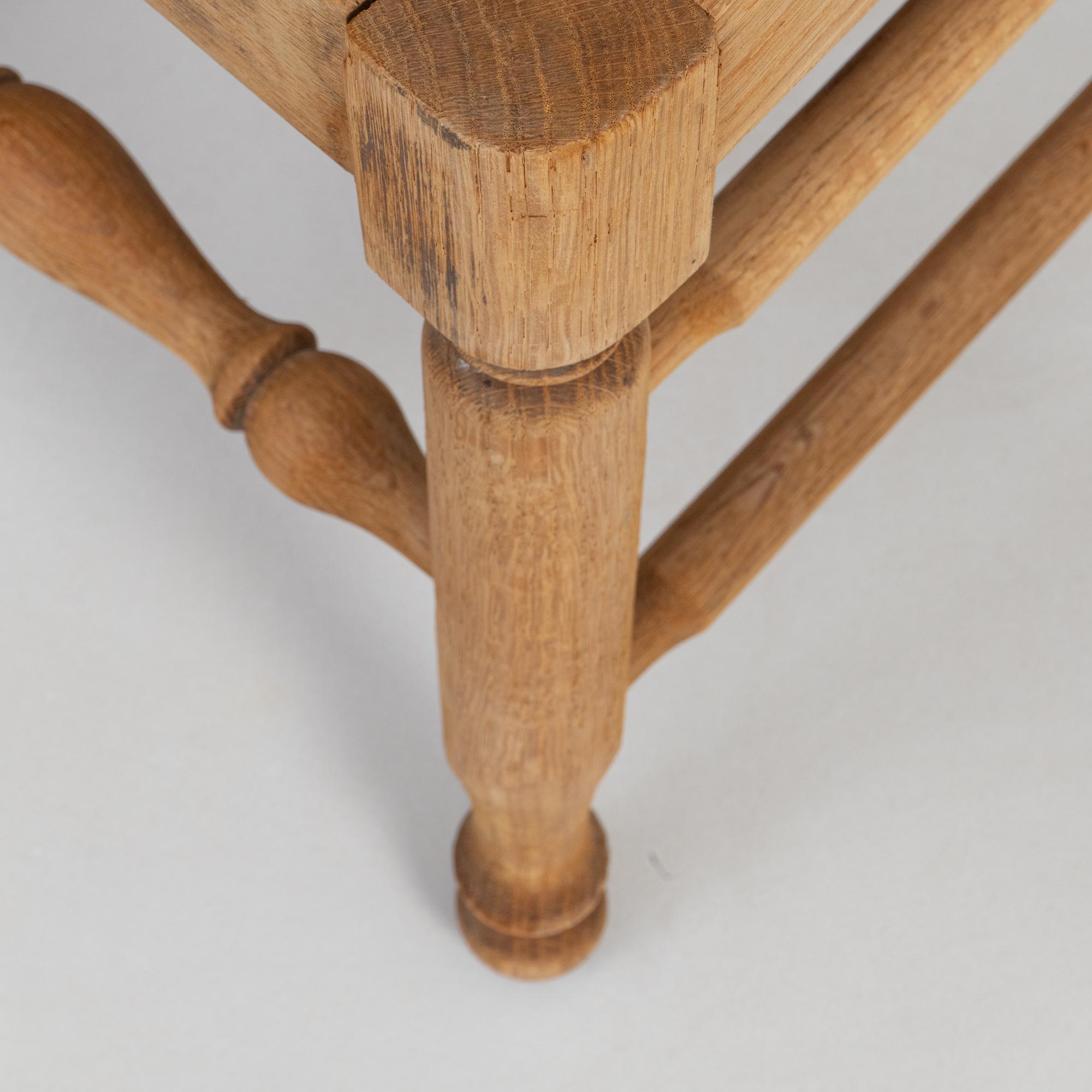 Set Of Six 20th Century French Oak Dining Chairs With Upholstered Seats in vendita 8