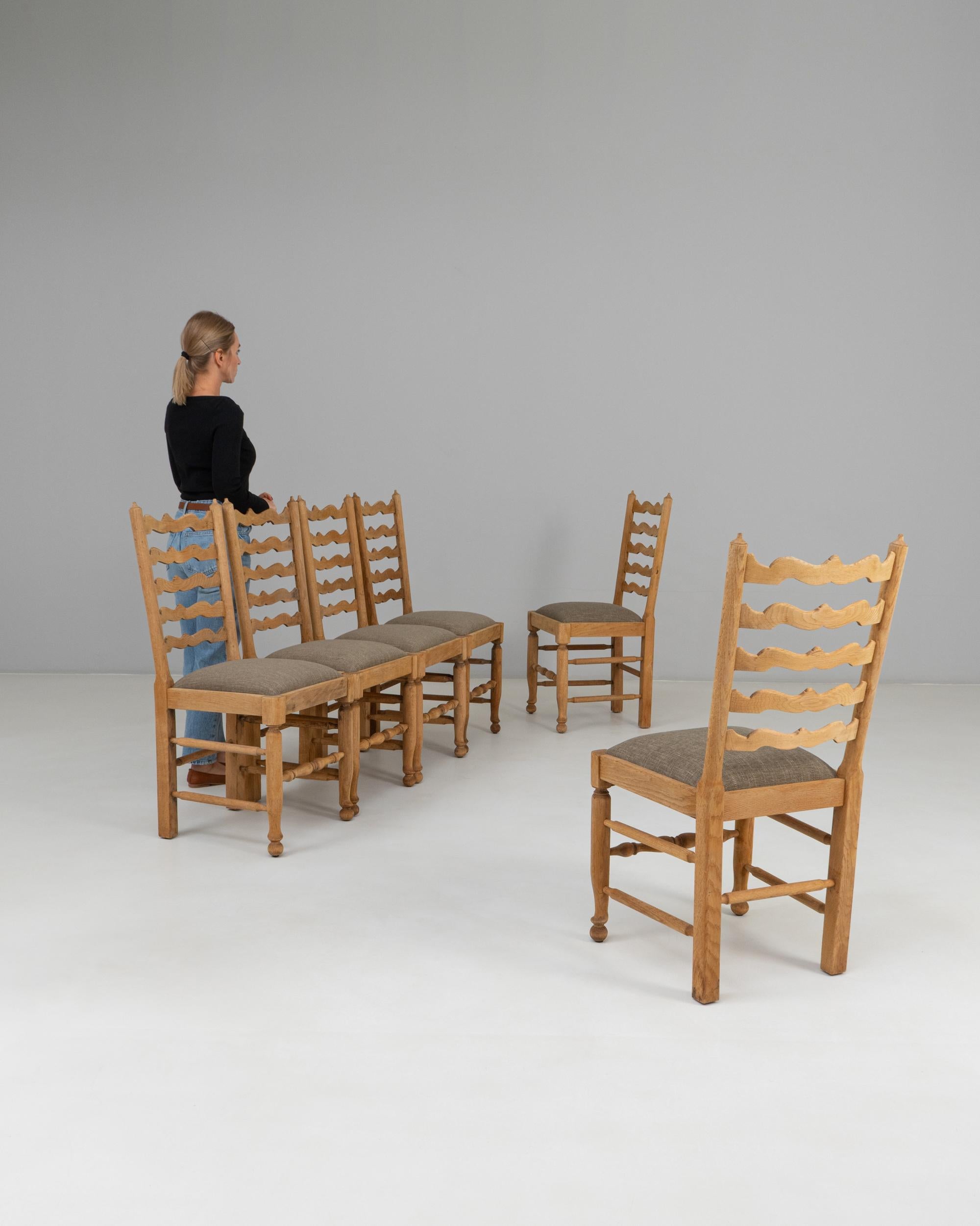 Francese Set Of Six 20th Century French Oak Dining Chairs With Upholstered Seats in vendita