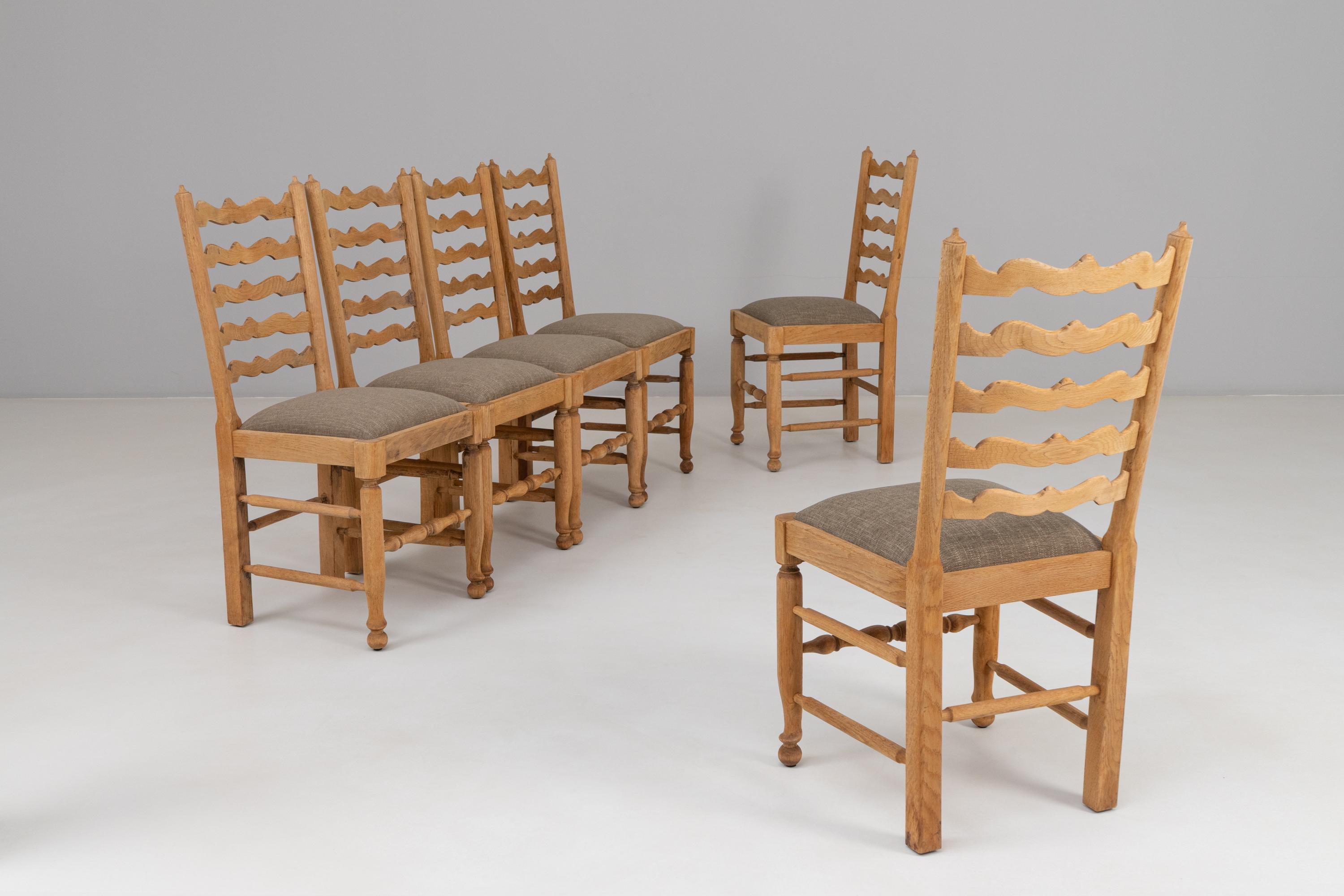 XX secolo Set Of Six 20th Century French Oak Dining Chairs With Upholstered Seats in vendita