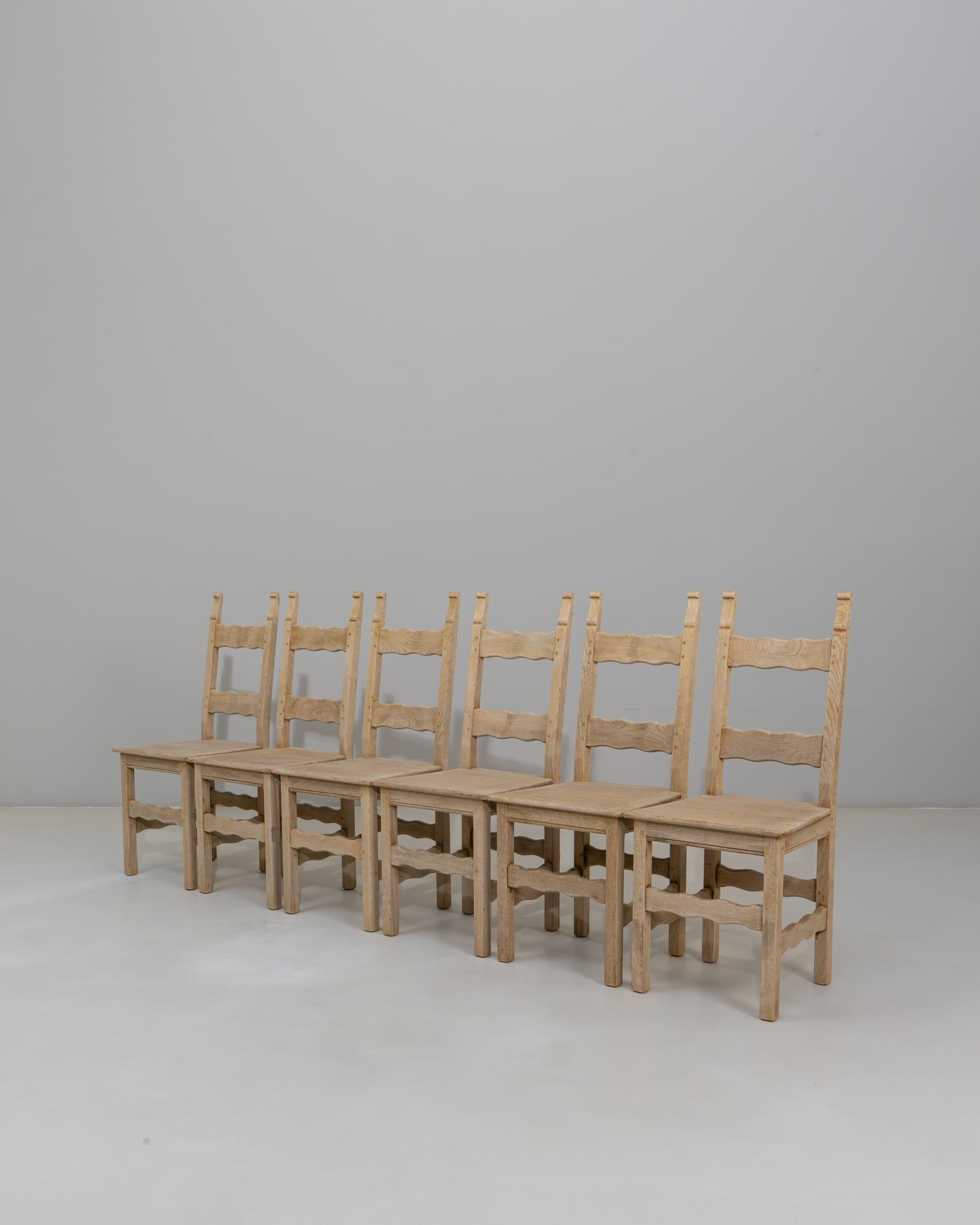 Set di sei sedie da pranzo con schienale a scaletta in Oak del XX secolo. in vendita 4