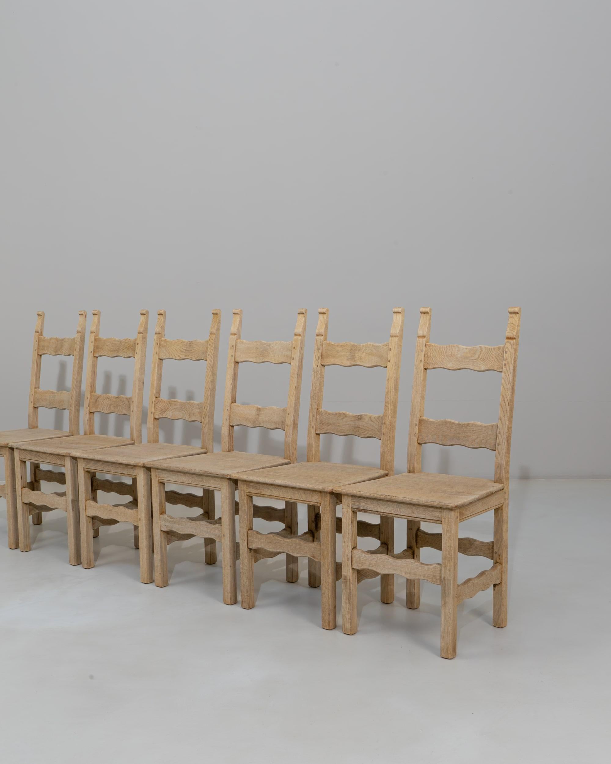 Set di sei sedie da pranzo con schienale a scaletta in Oak del XX secolo. in vendita 8