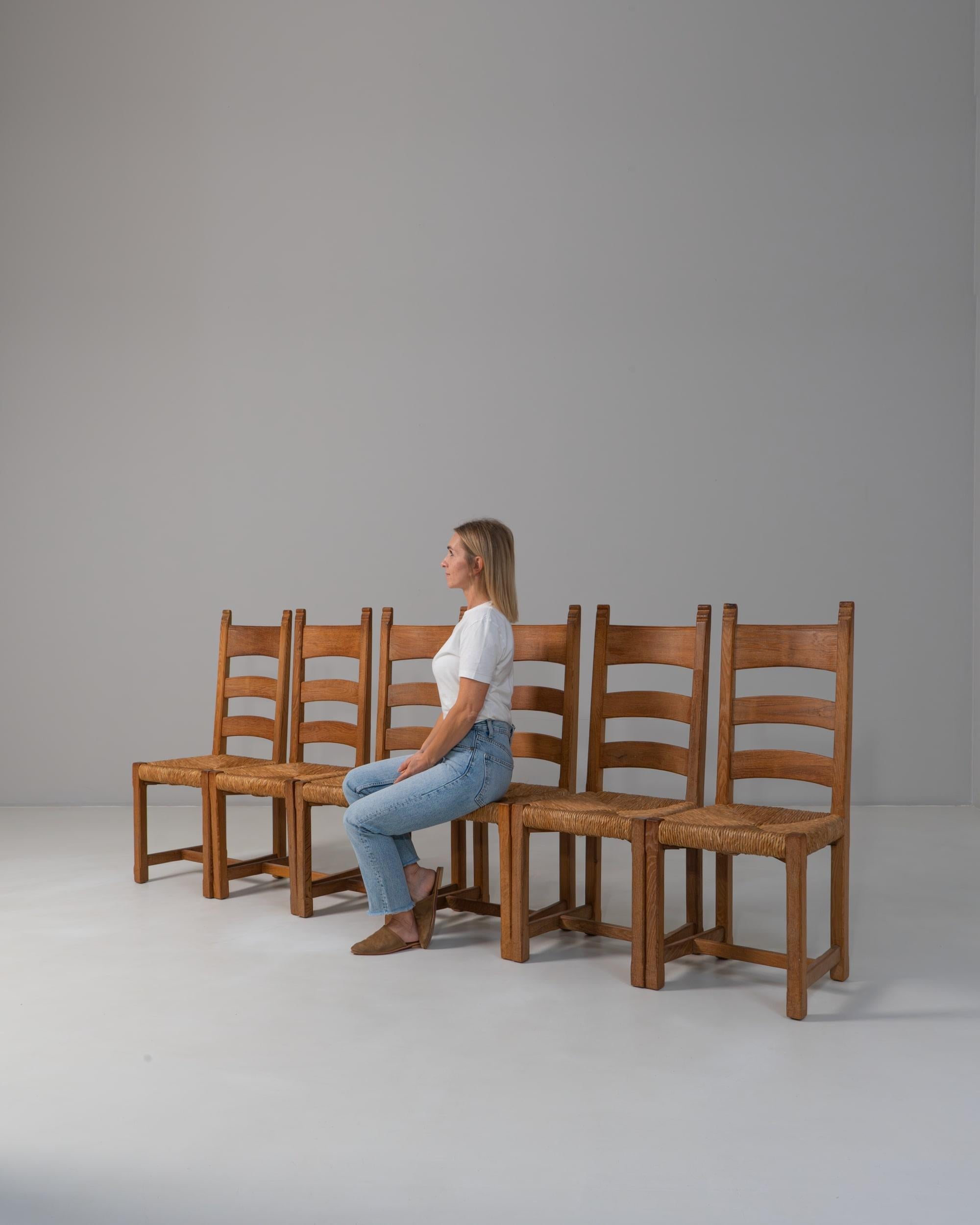 Set di sei sedie da pranzo con schienale a scaletta in Oak del XX secolo. in vendita 8