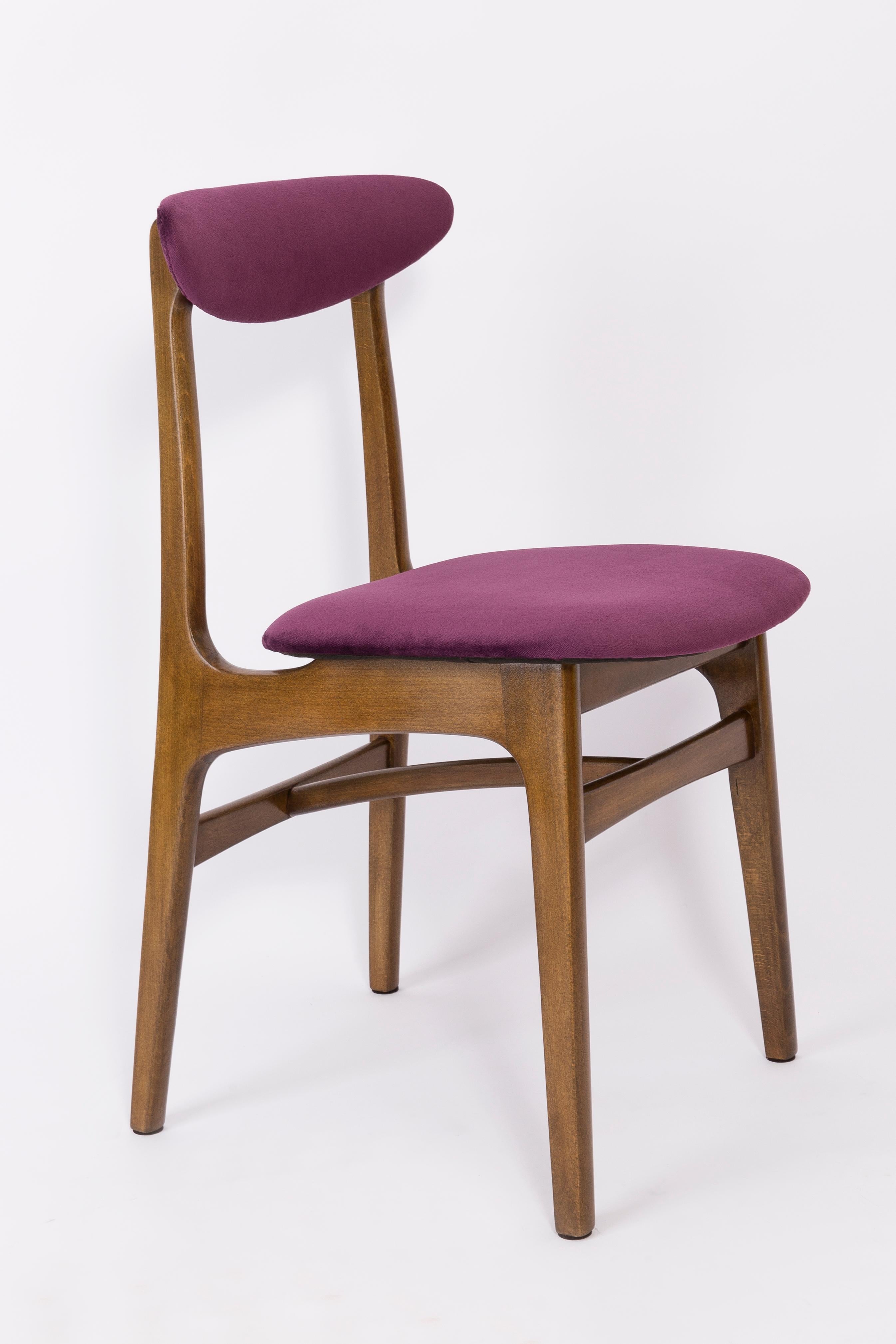 Set of Six 20th Century Plum Velvet Rajmund Halas Chairs, Europe, 1960s In Excellent Condition For Sale In 05-080 Hornowek, PL