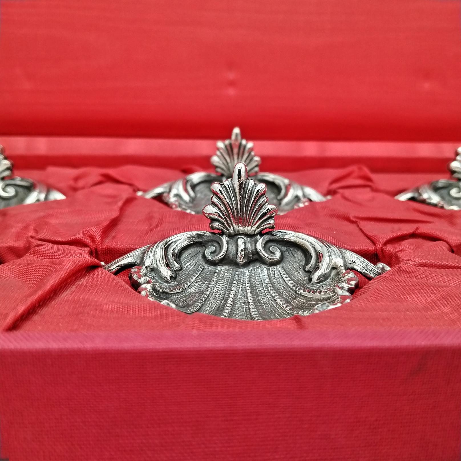 Zwölfergruppe aus massivem Silber in Muschelform des 20. Jahrhunderts Platzhalter (Barock) im Angebot