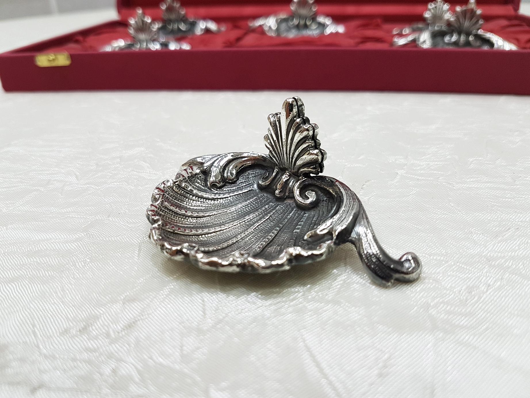 Baroque Set of Six 20th Century Solid Silver Shell Shape Place Holder For Sale