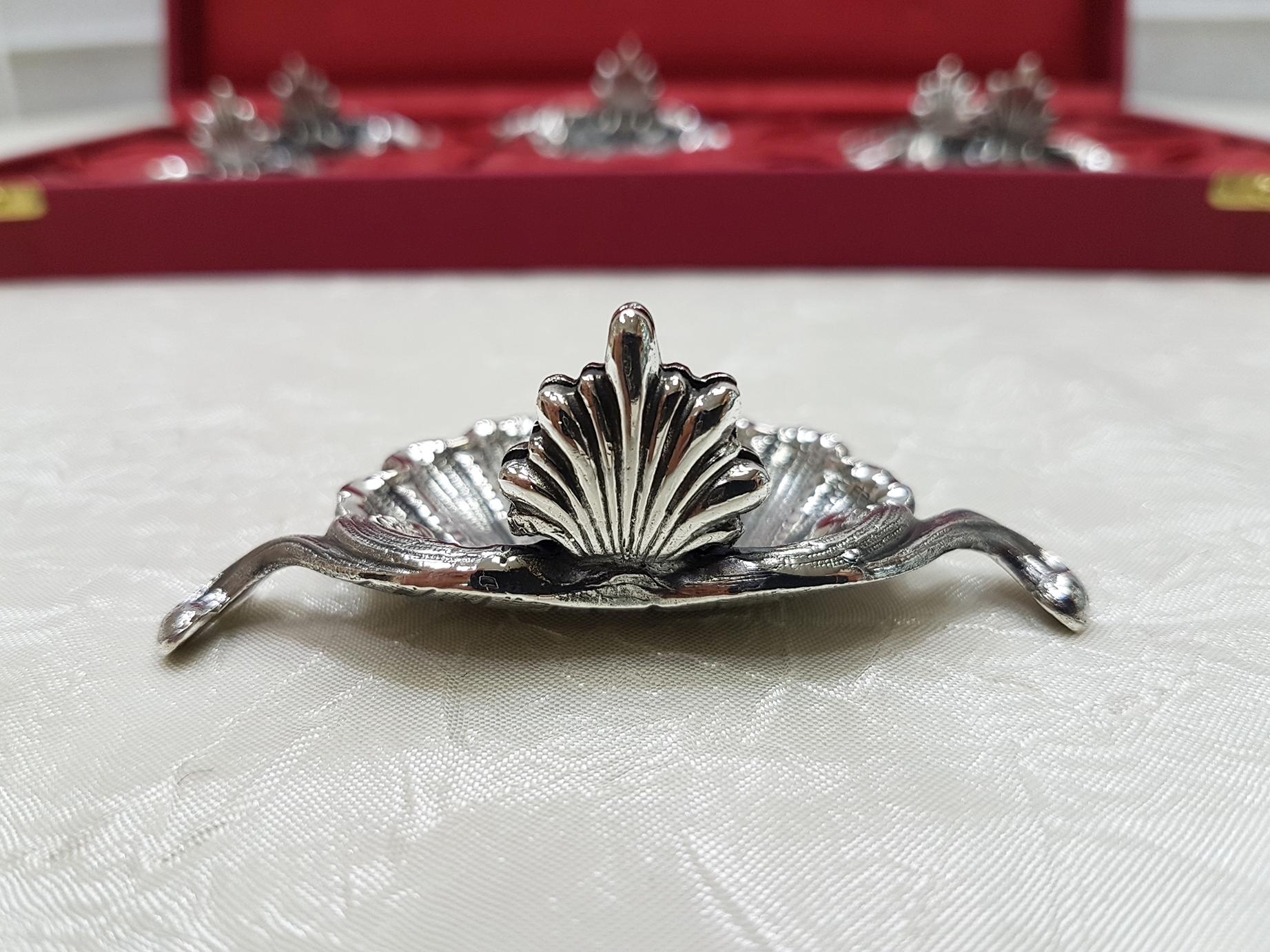 Hand-Crafted Set of Six 20th Century Solid Silver Shell Shape Place Holder For Sale