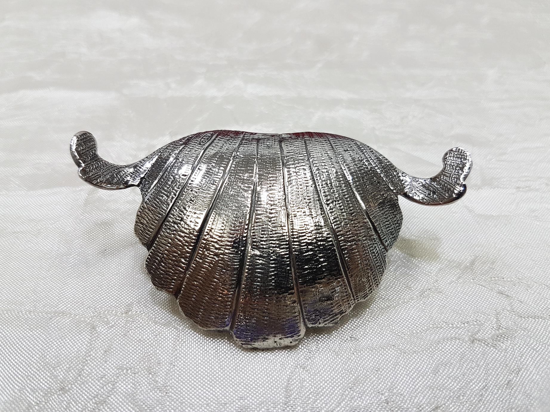 Late 20th Century Set of Six 20th Century Solid Silver Shell Shape Place Holder For Sale