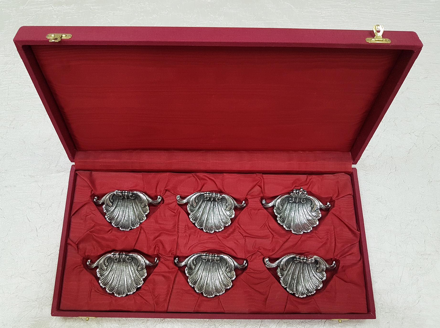 Set of Six 20th Century Solid Silver Shell Shape Place Holder For Sale 2