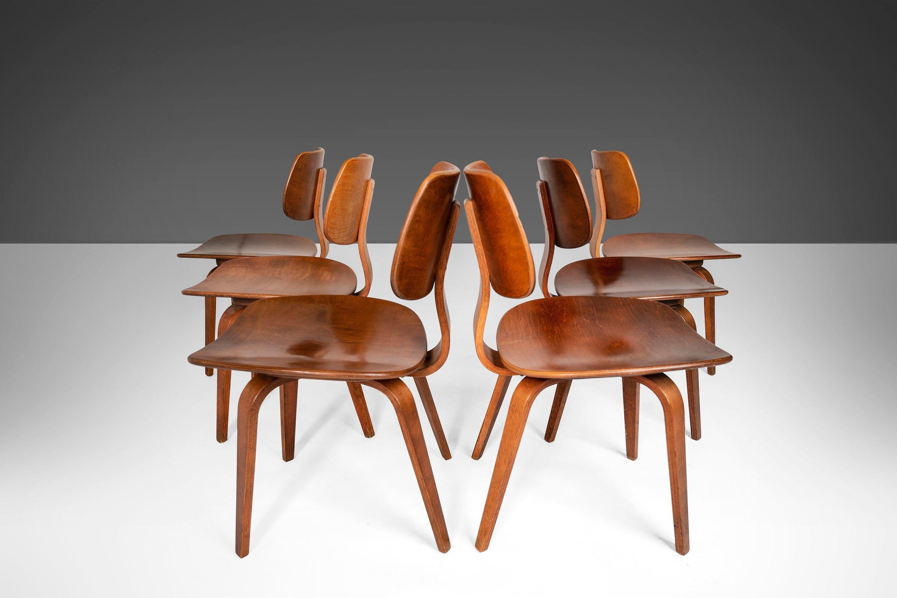 Scandinavian Modern Set of Six (6) Bentwood Dining Chairs / Side Chairs by Thonet, c. 1960s