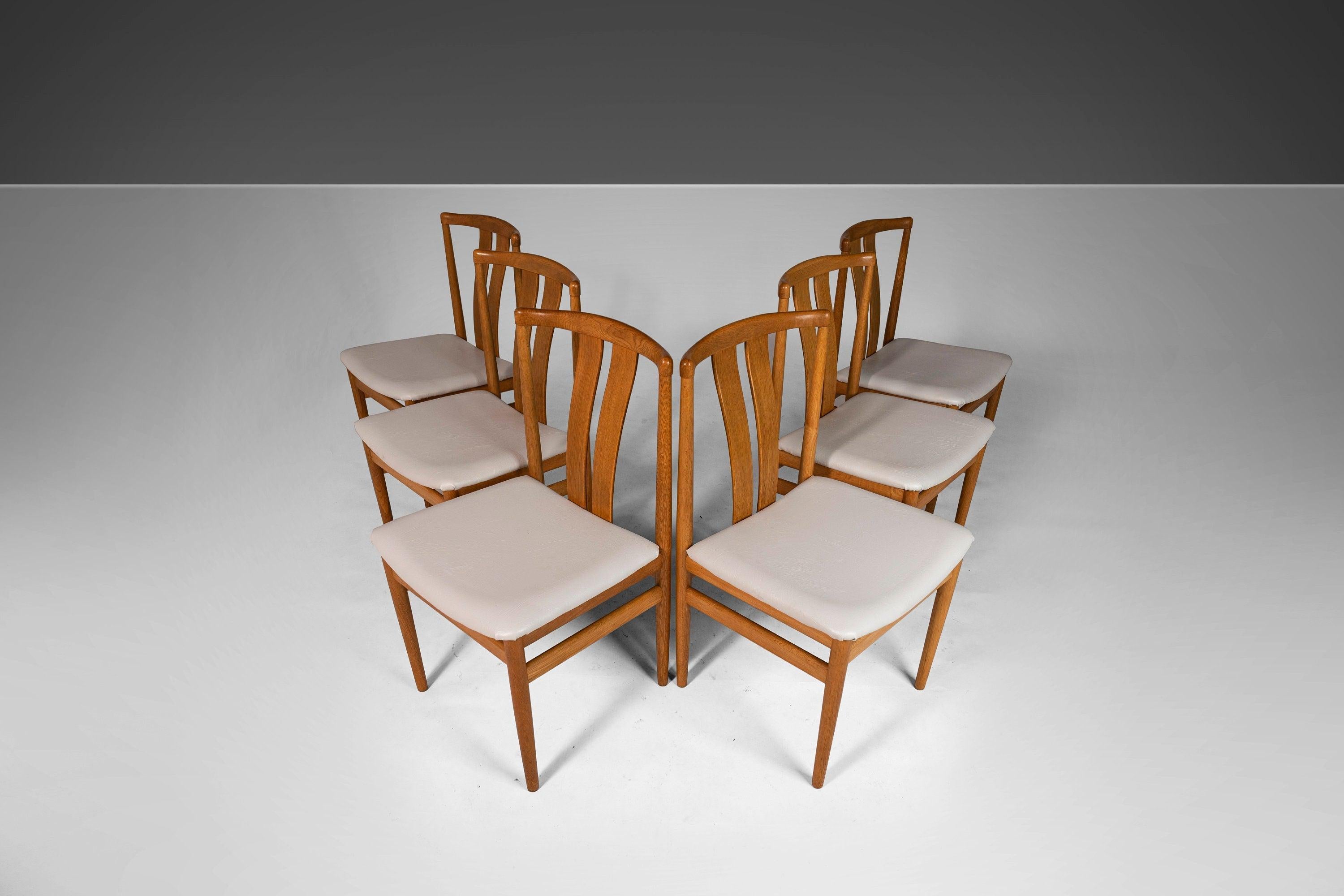 Danois Ensemble de six (6) chaises de salle à manger danoises en chêne par Vamdrup Stolefabrik, vers 1970 en vente