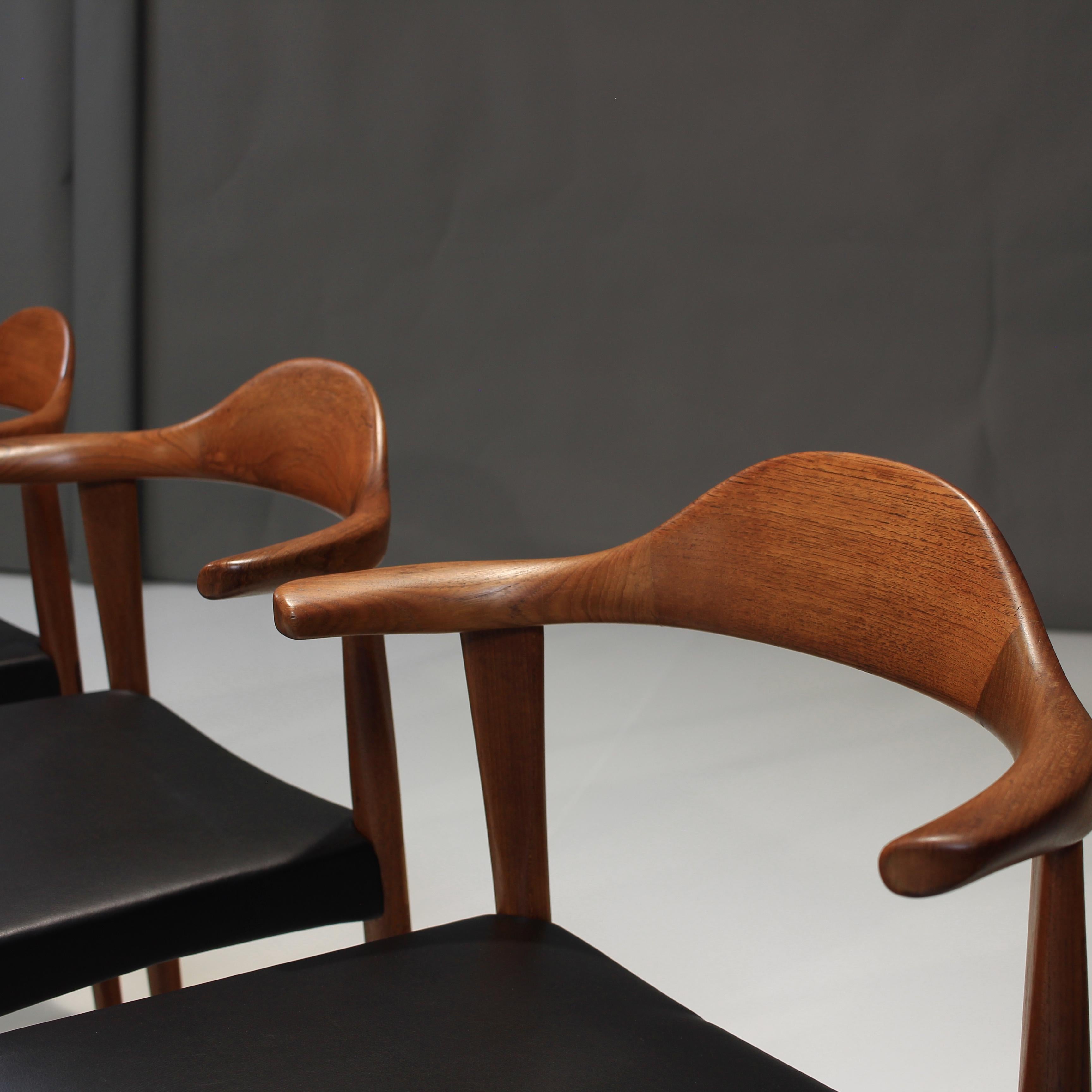 Set of Six (6) Harry Østergaard Teak Bull Horn Dining Chairs in Italian Leather 4